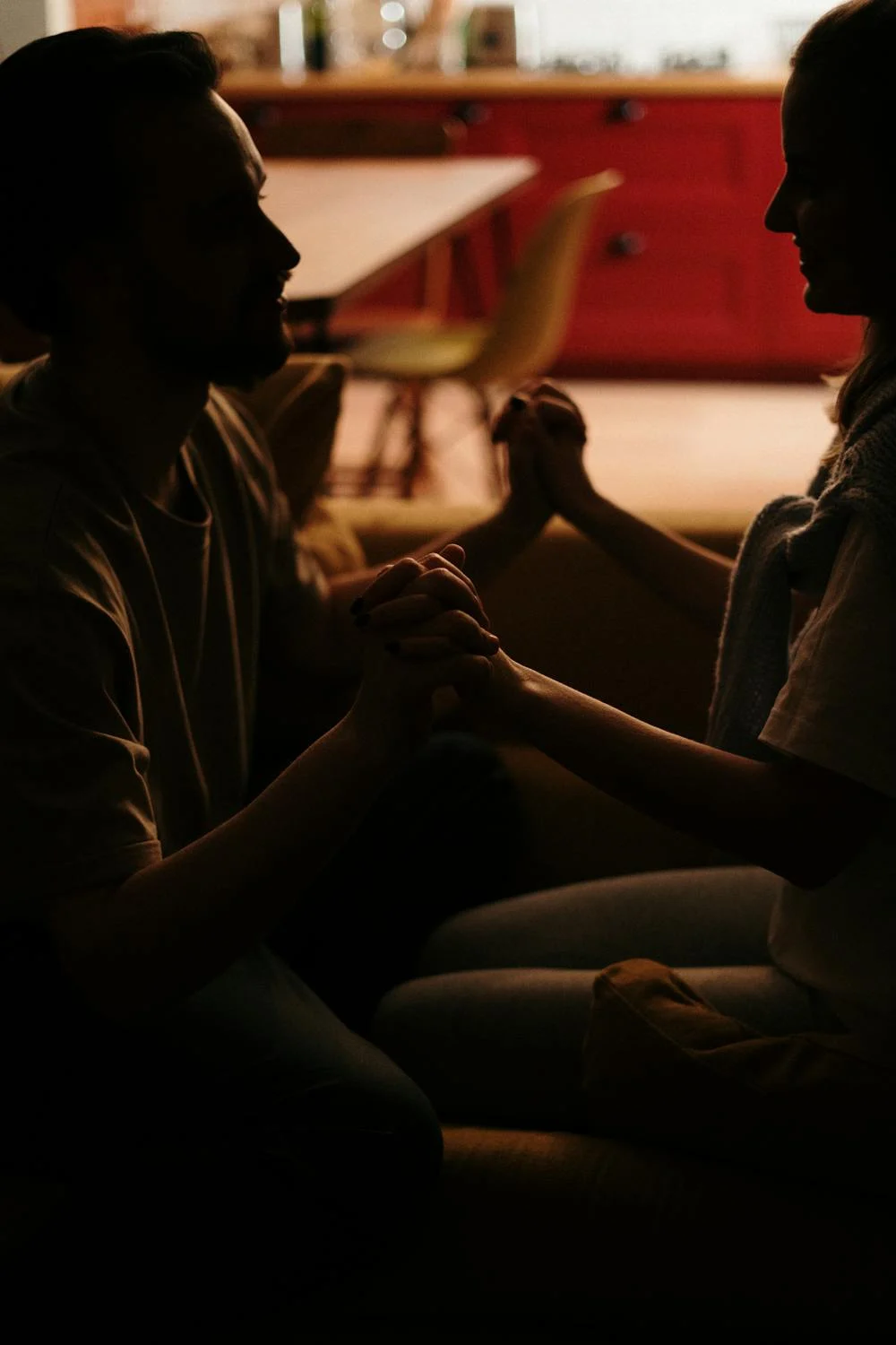 A man holding hands with his wife in the dark | Source: Pexels