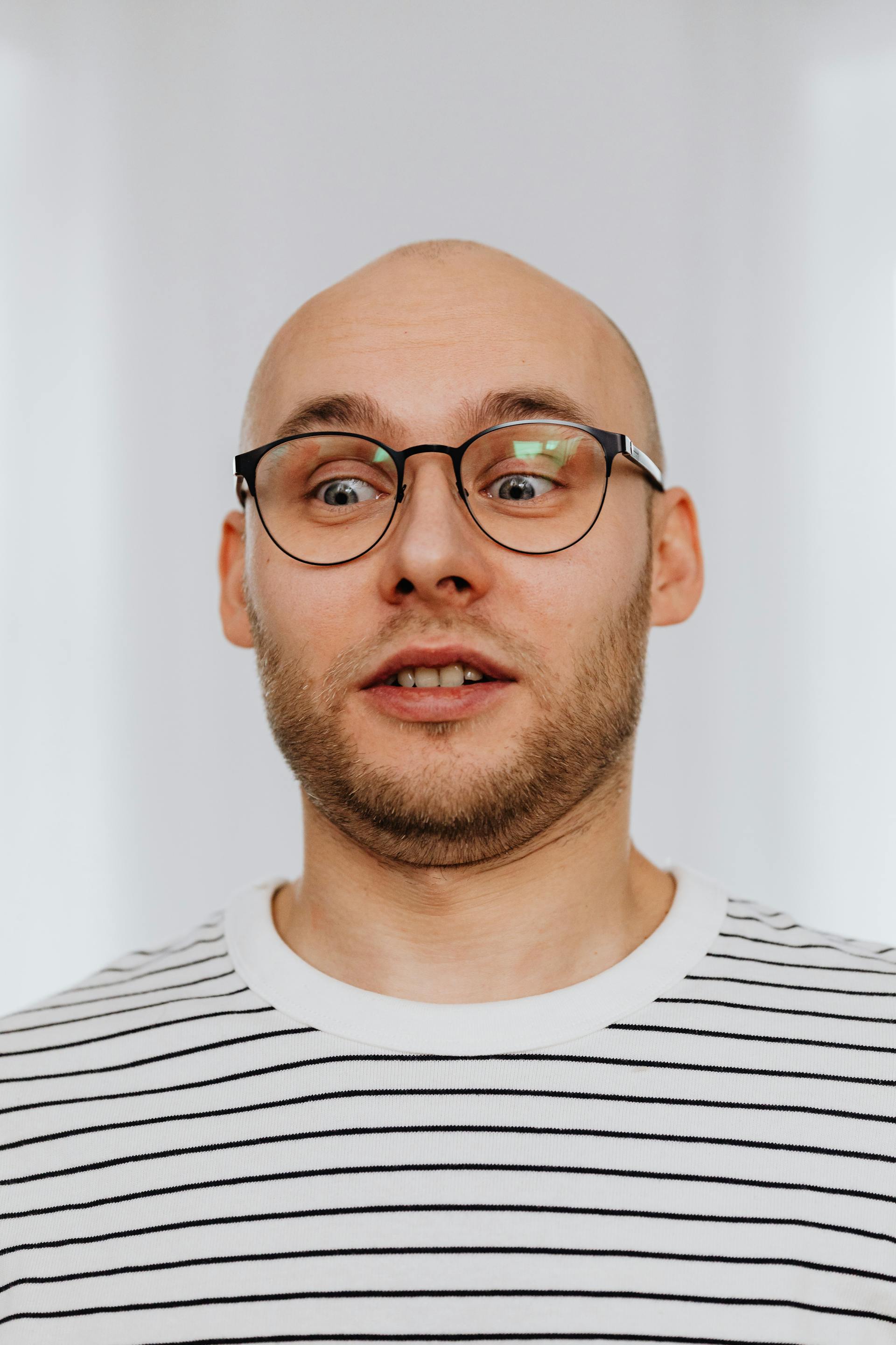A mildly surprised man | Source: Pexels