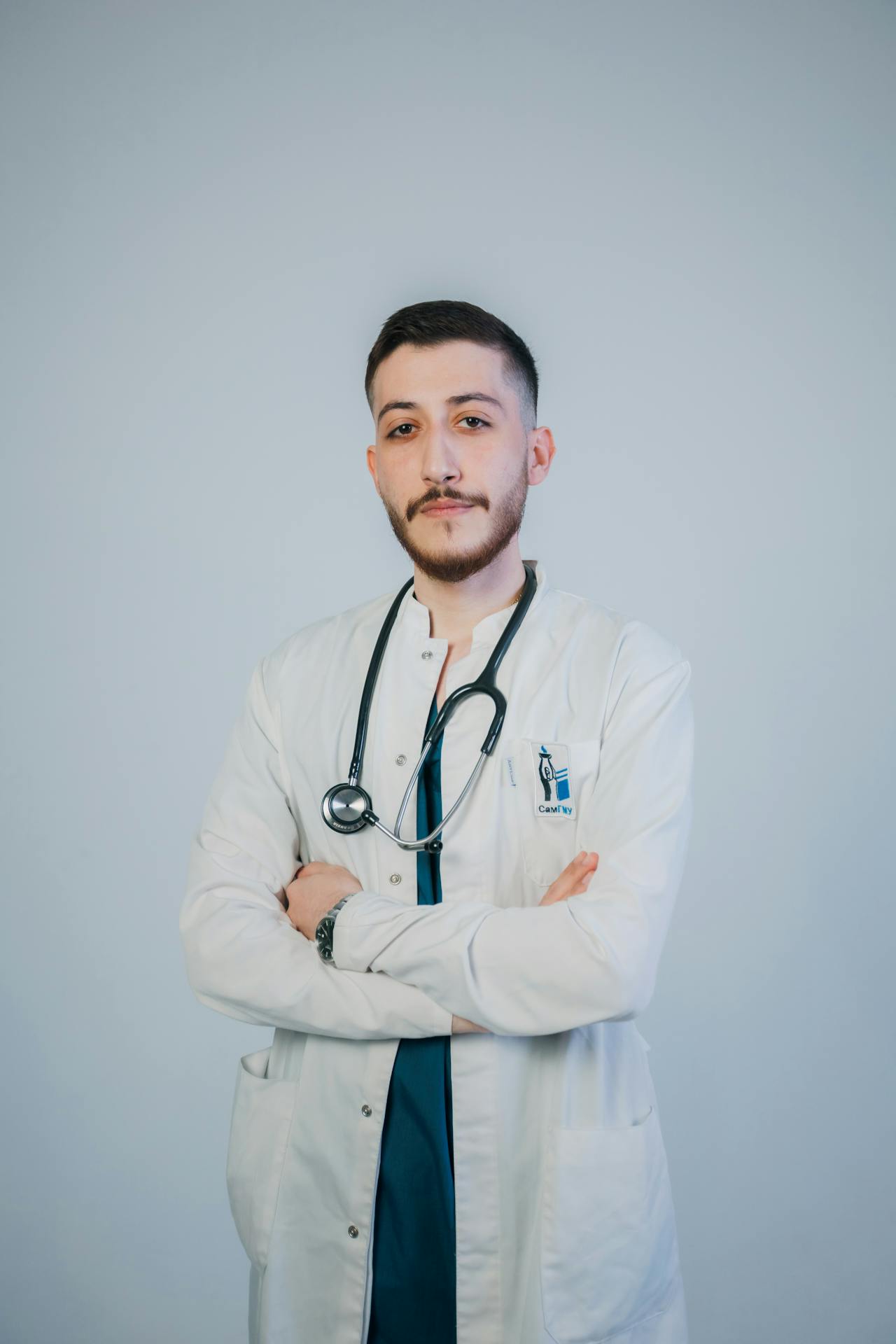 A doctor looking serious | Source: Pexels