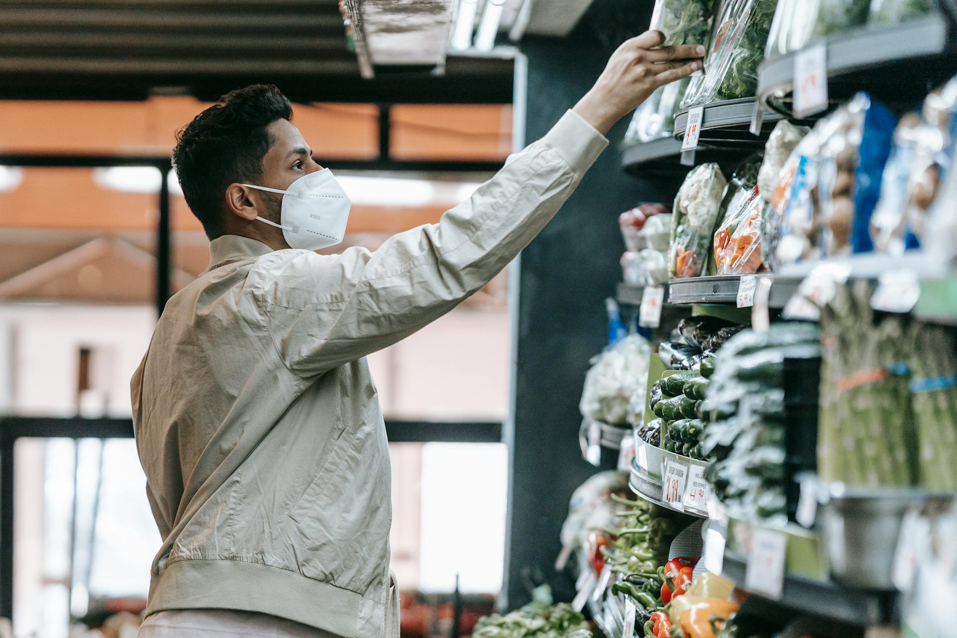 A man in a supermarket | Source: Pexels