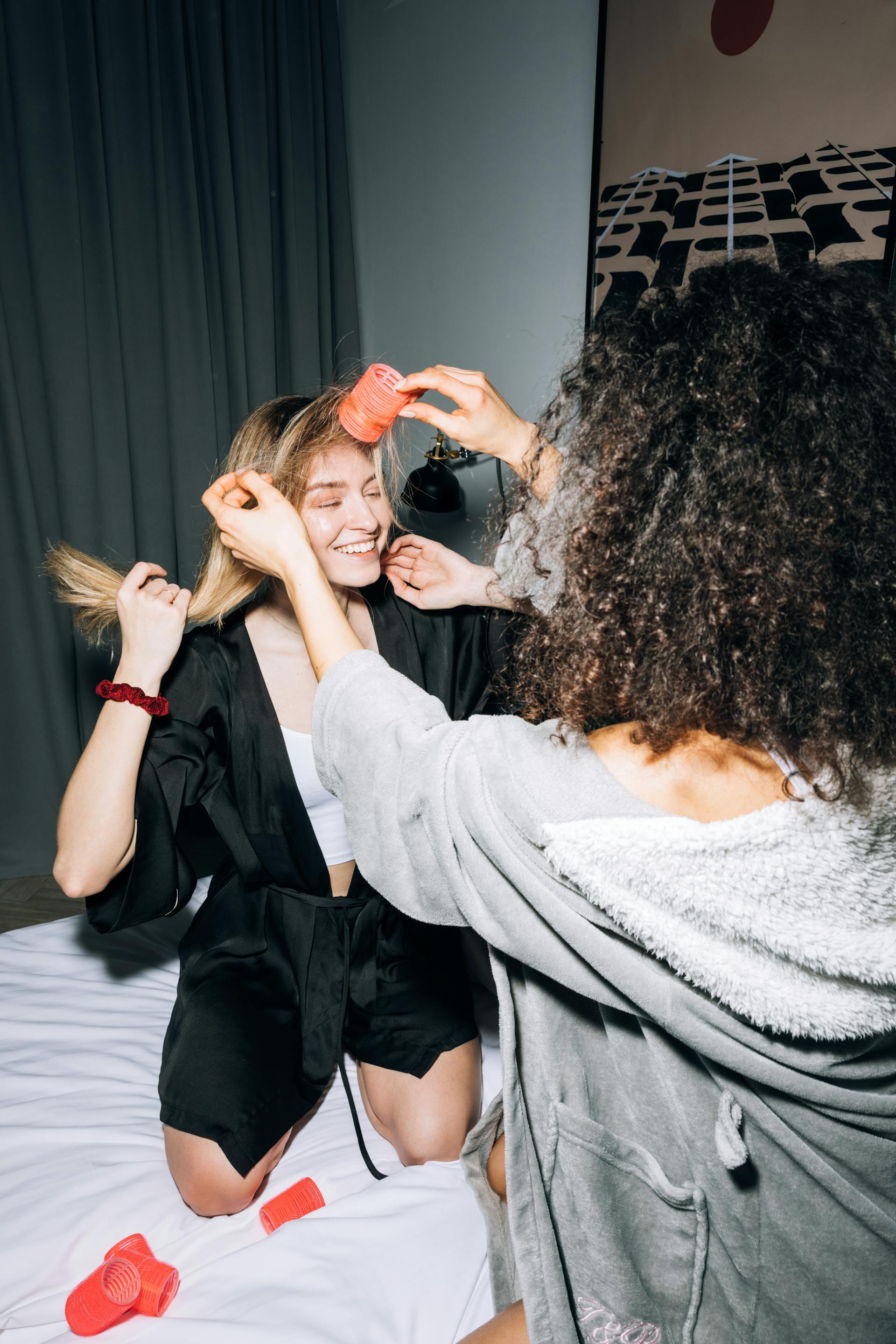 Two women relaxing together | Source: Pexels