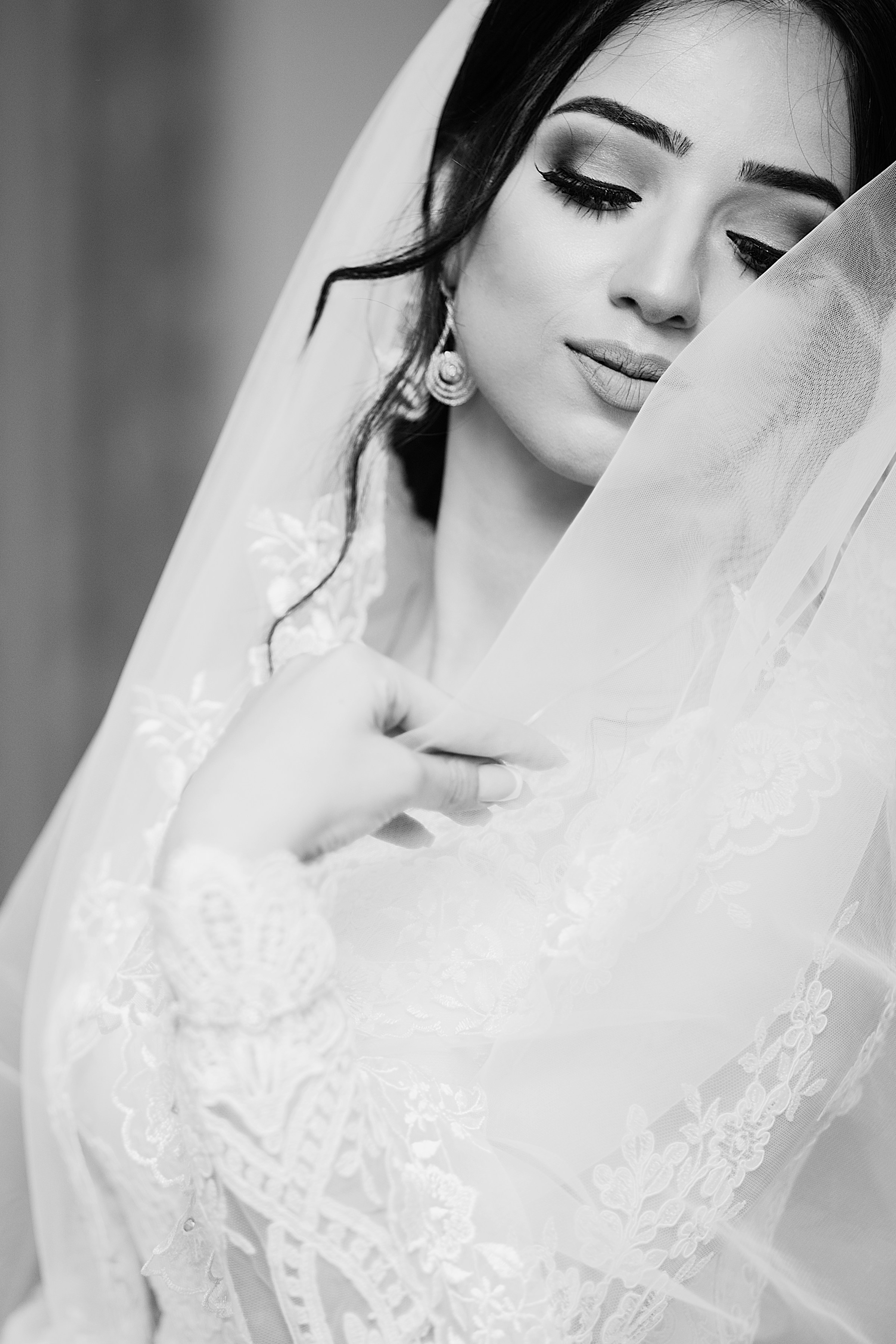 A bride smiling and looking calm | Source: Unsplash