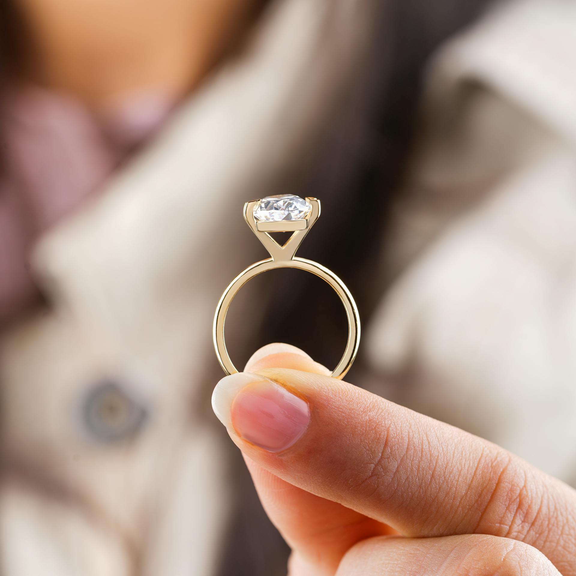 A woman holding a diamond ring | Source: Pexels