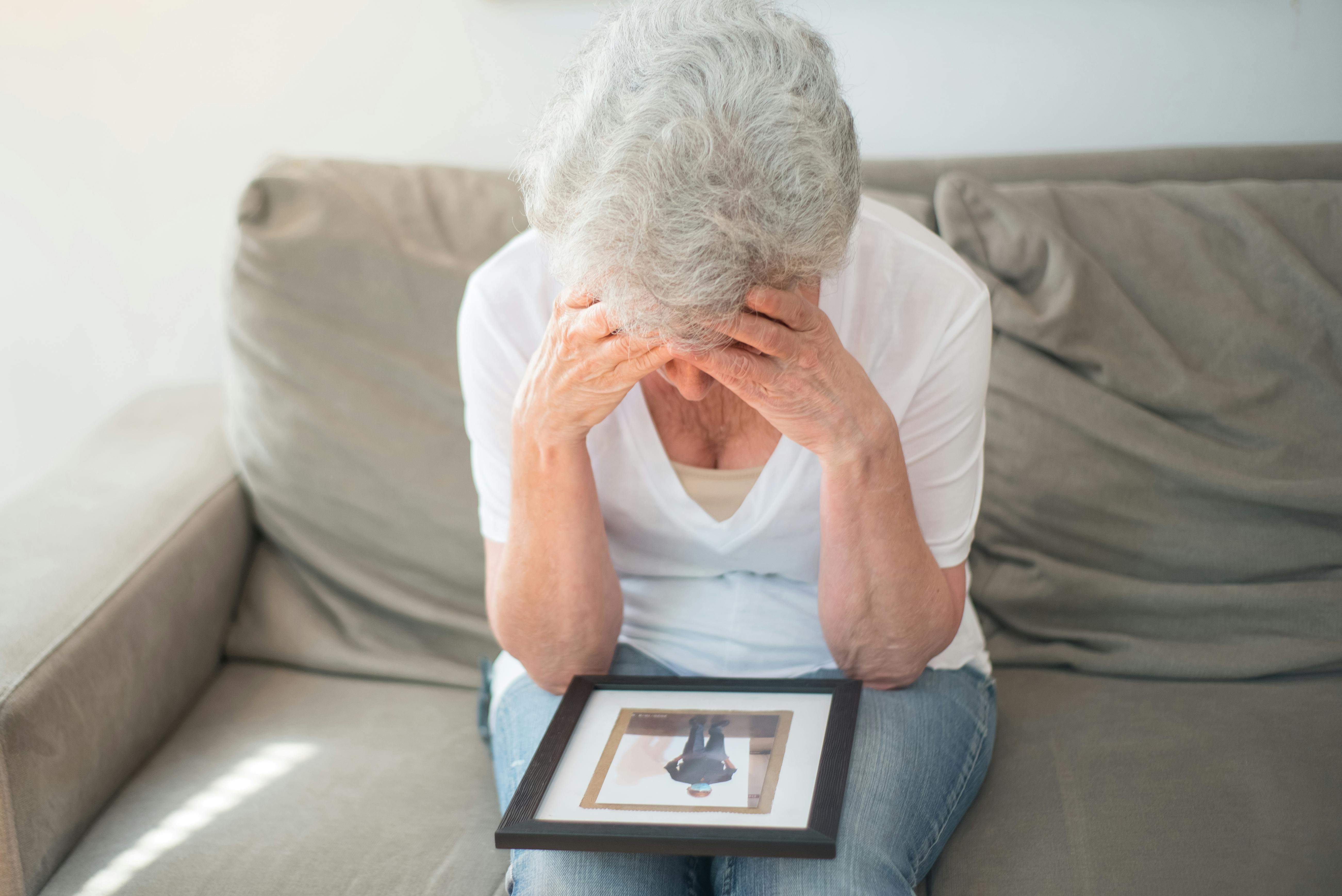 A grieving elderly woman | Source: Pexels