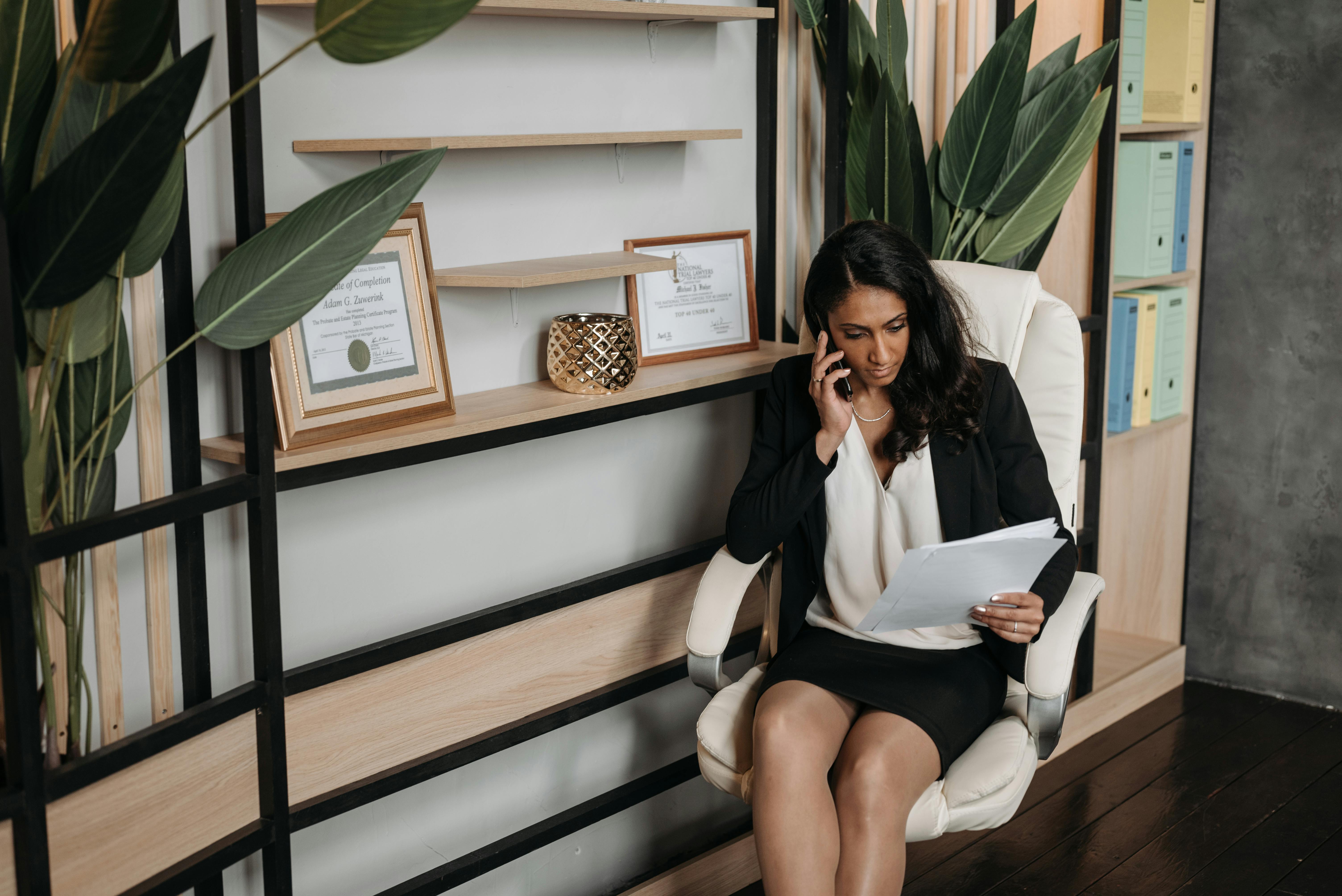 A lawyer talking on the phone | Source: Pexels