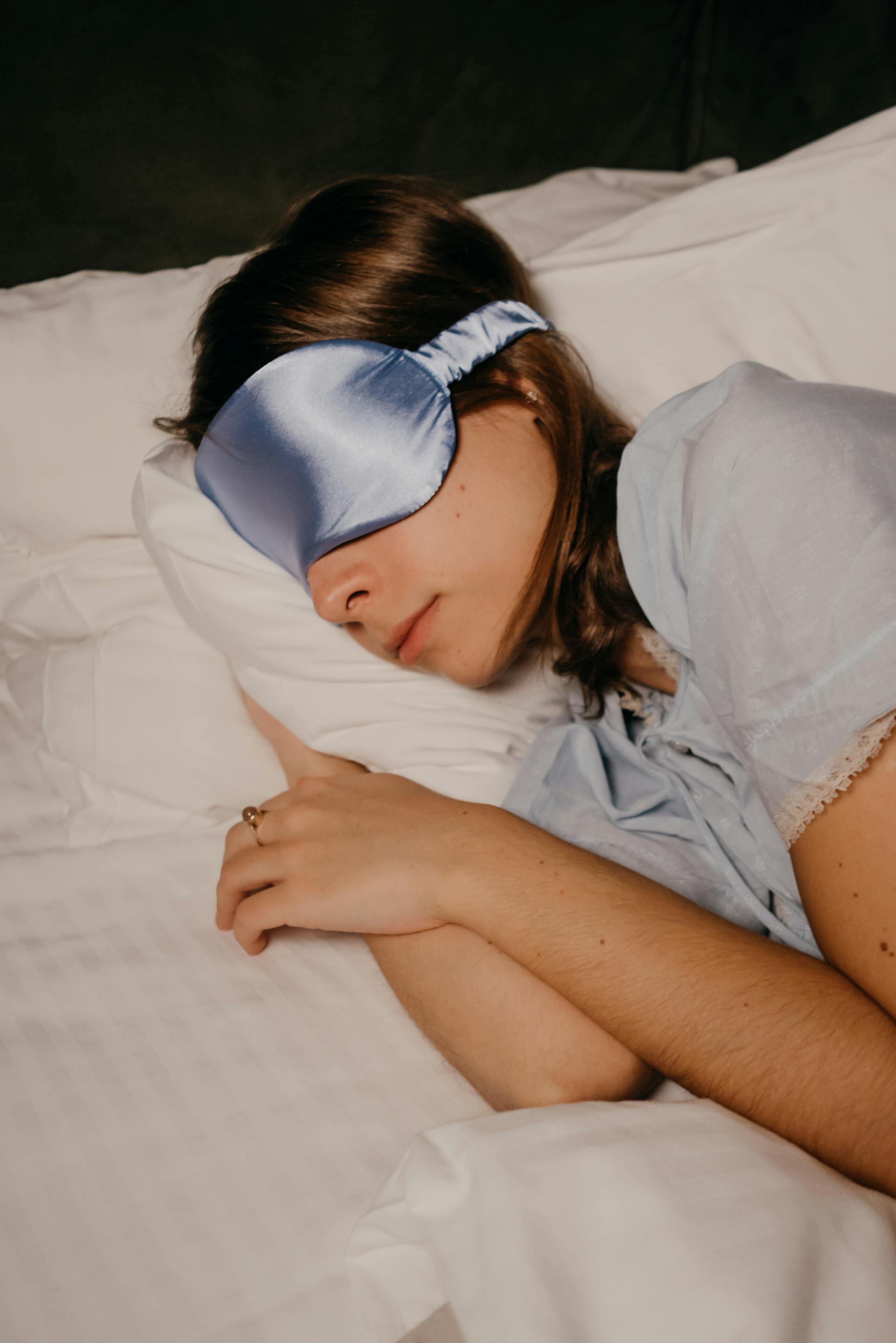 A woman lying in bed | Source: Pexels