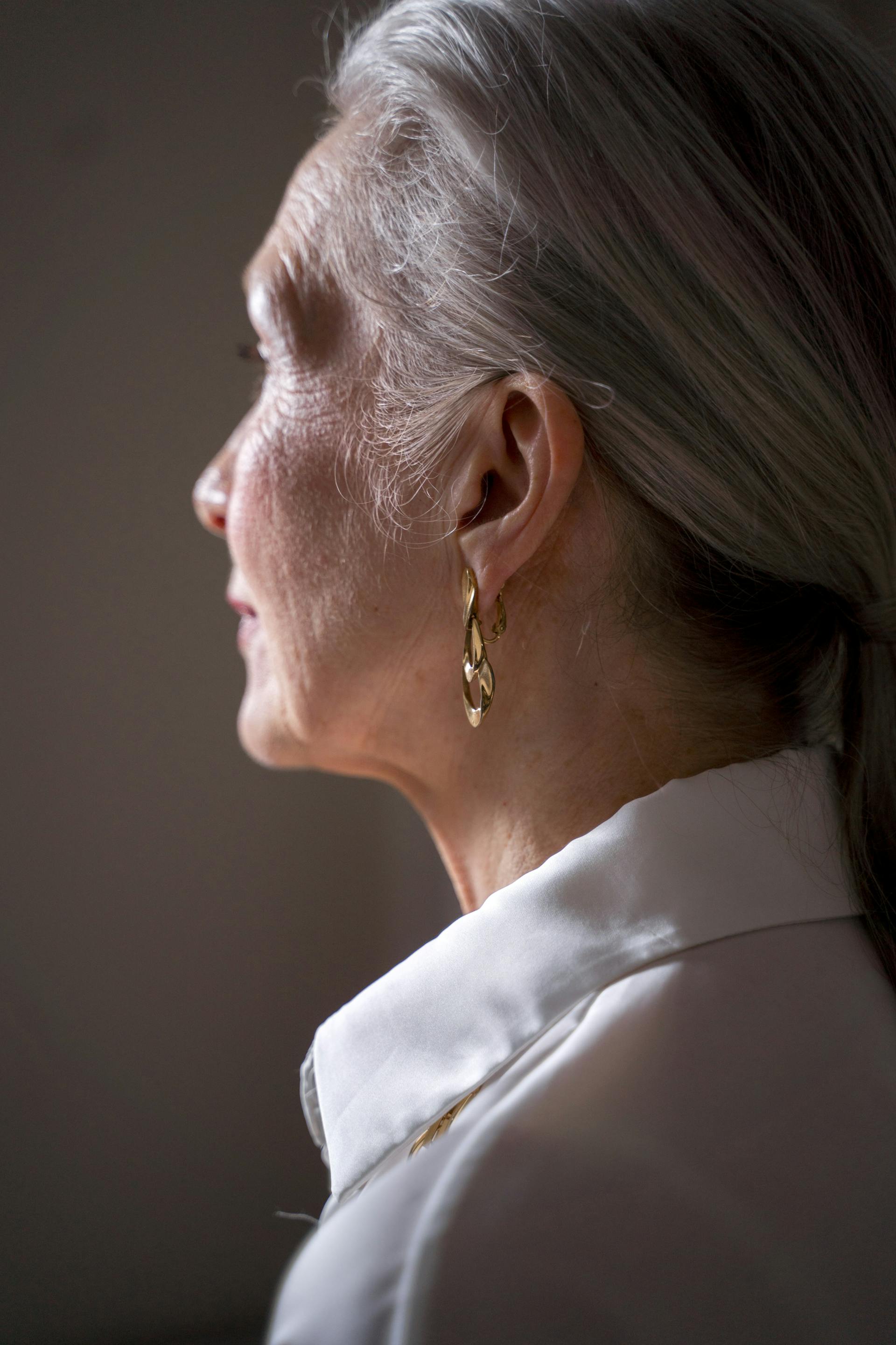 A side-view shot of a senior woman | Source: Pexels
