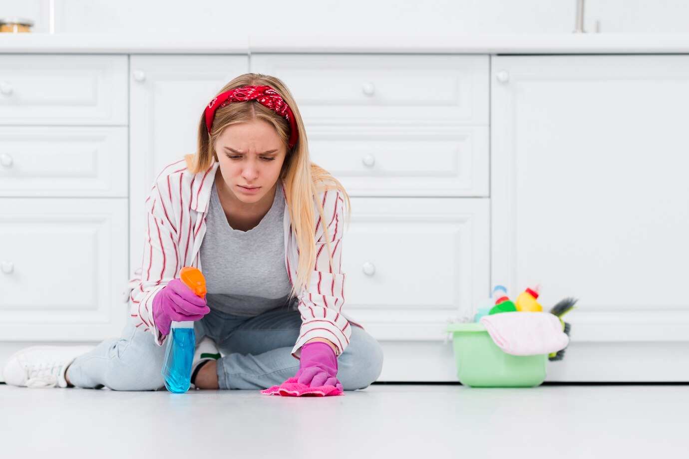 A woman scrubbing floors | Source: Freepik