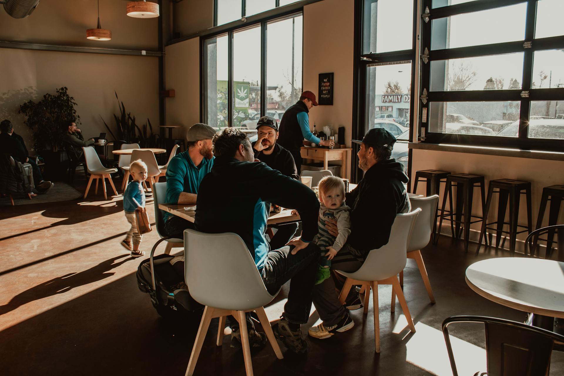 People in a cafe | Source: Pexels