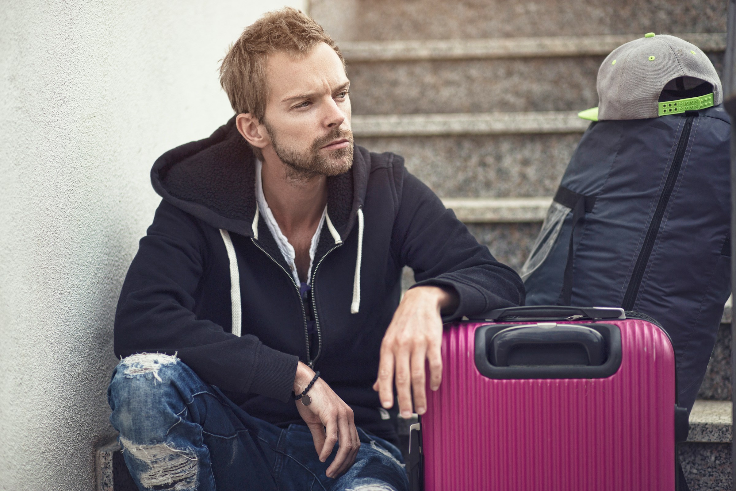 A man with packed bags | Source: Pexels