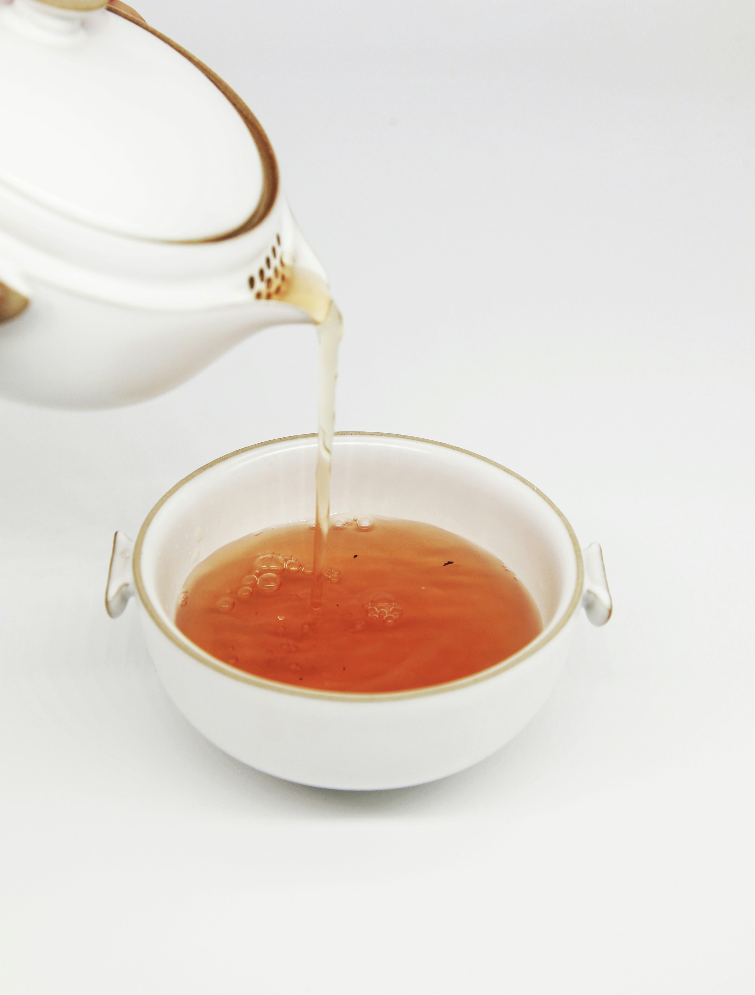 Tea being poured | Source: Unsplash