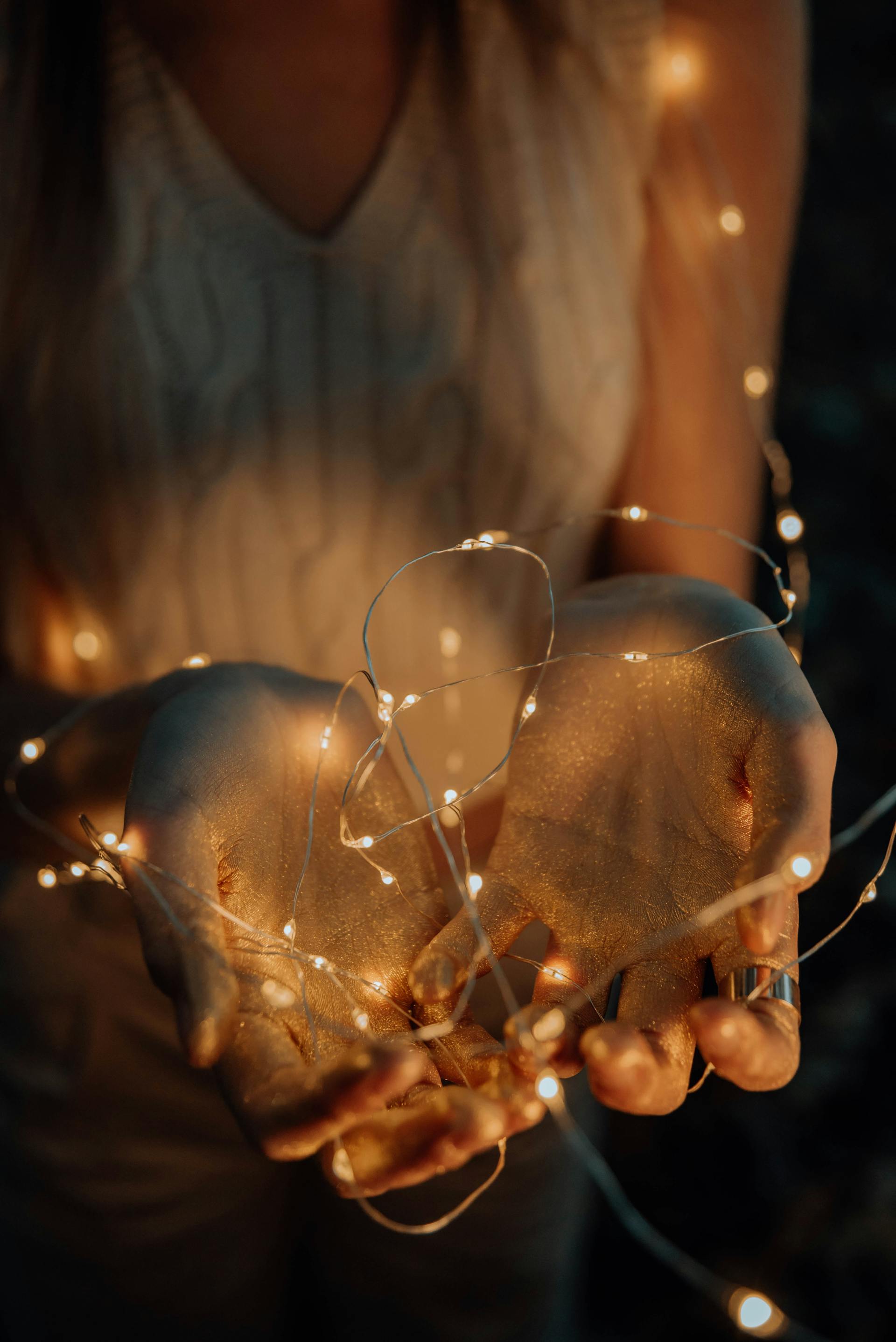 A woman holding string lights | Source: Pexels