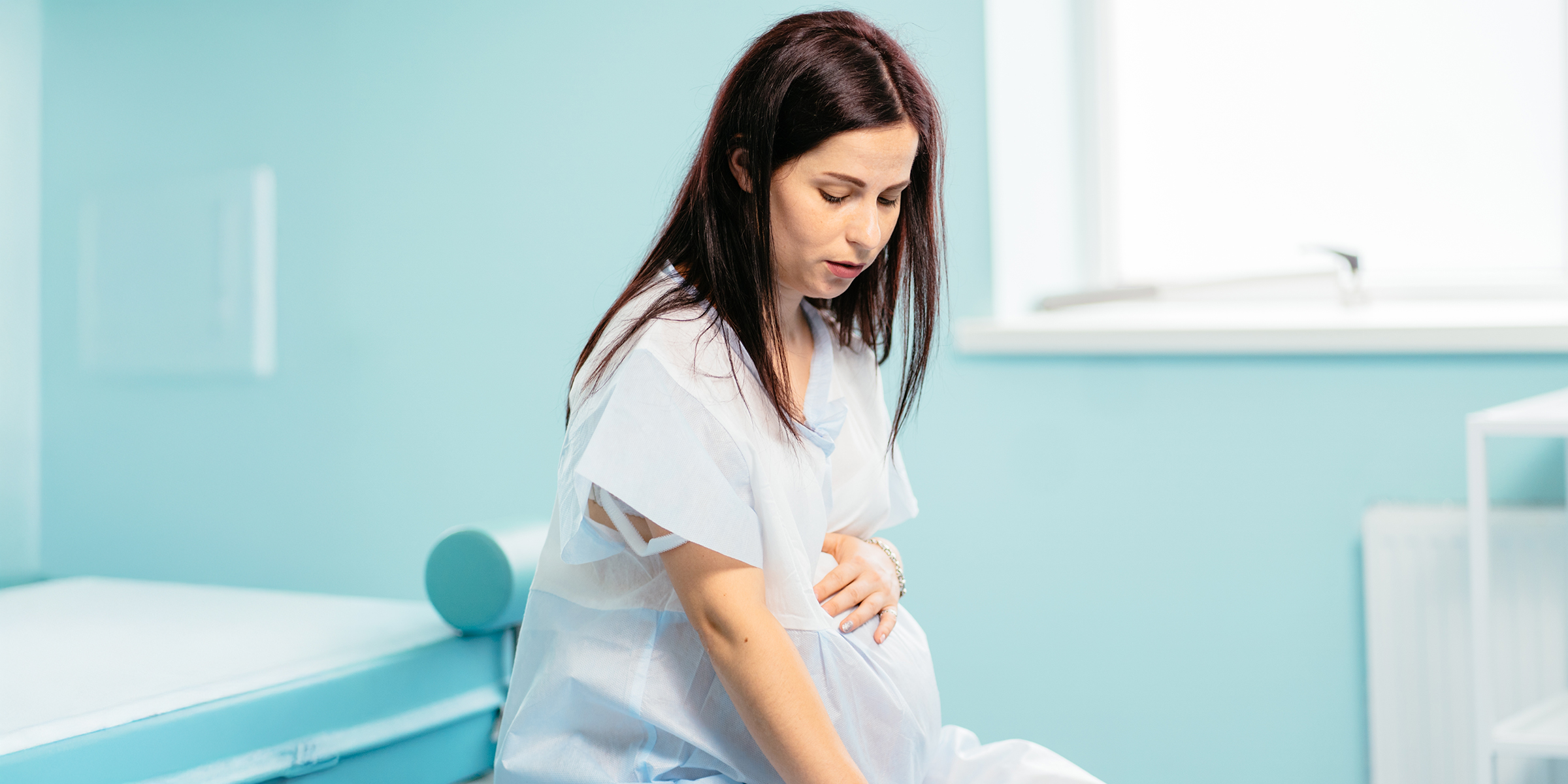 An anxious woman about to give birth | Source: Shutterstock