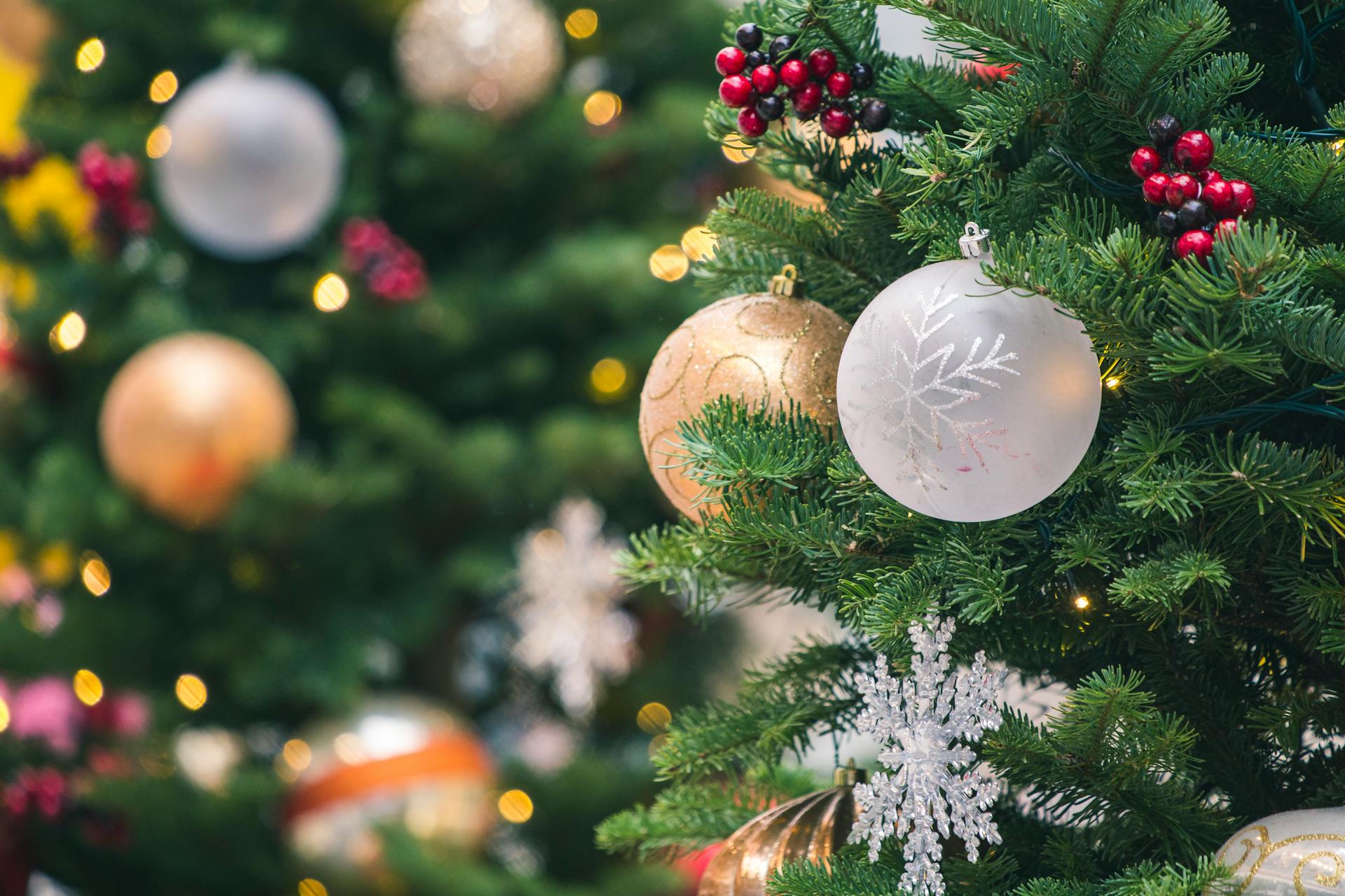 A close-up shot of decor on a Christmas tree | Source: Pexels