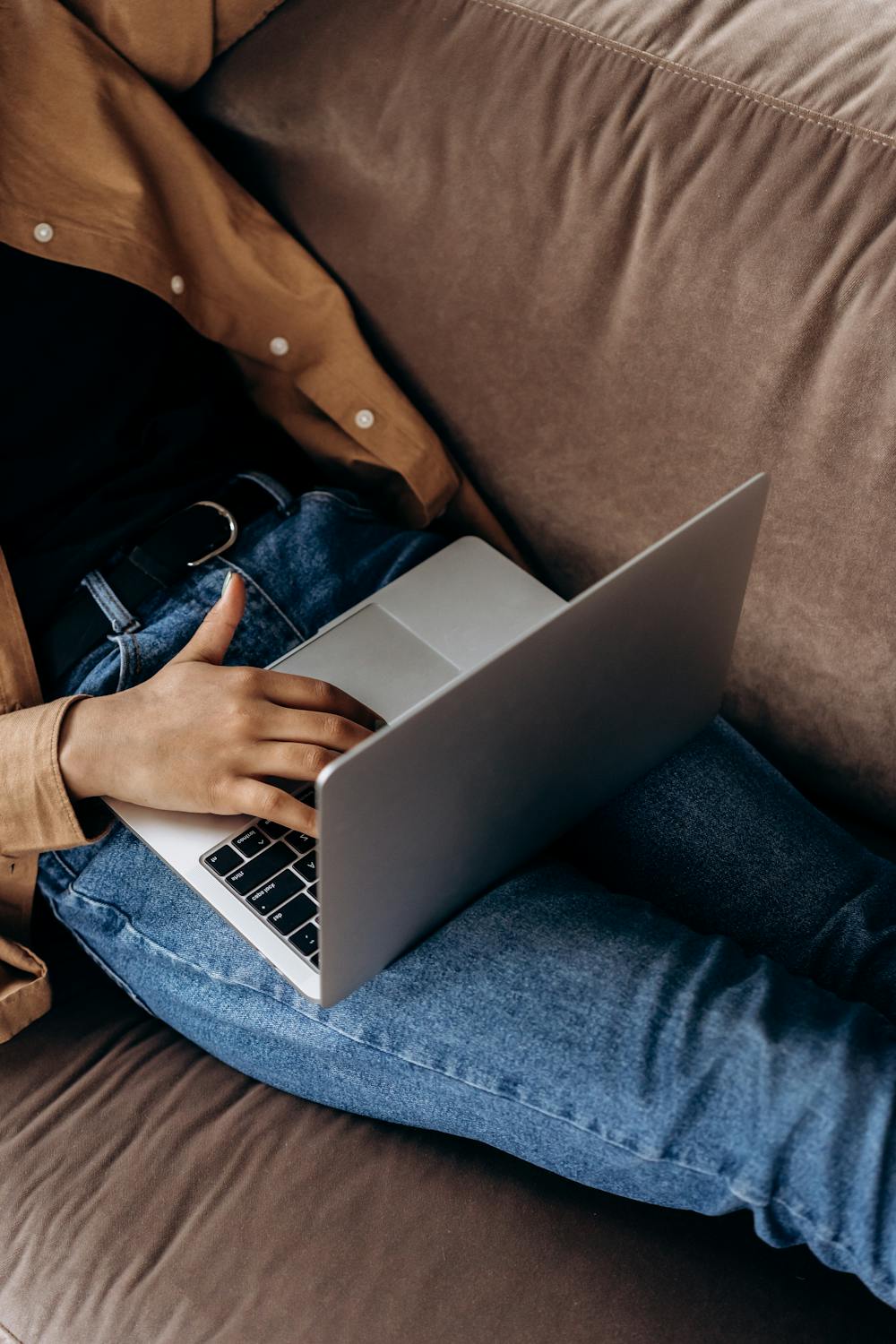 A man working on his laptop | Source: Pexels