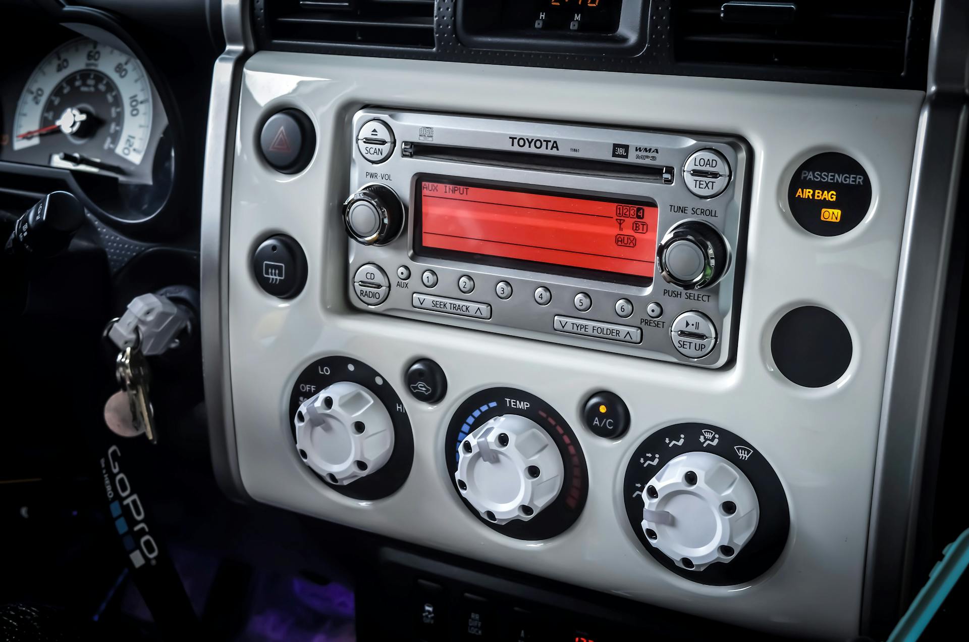 A car radio | Source: Pexels