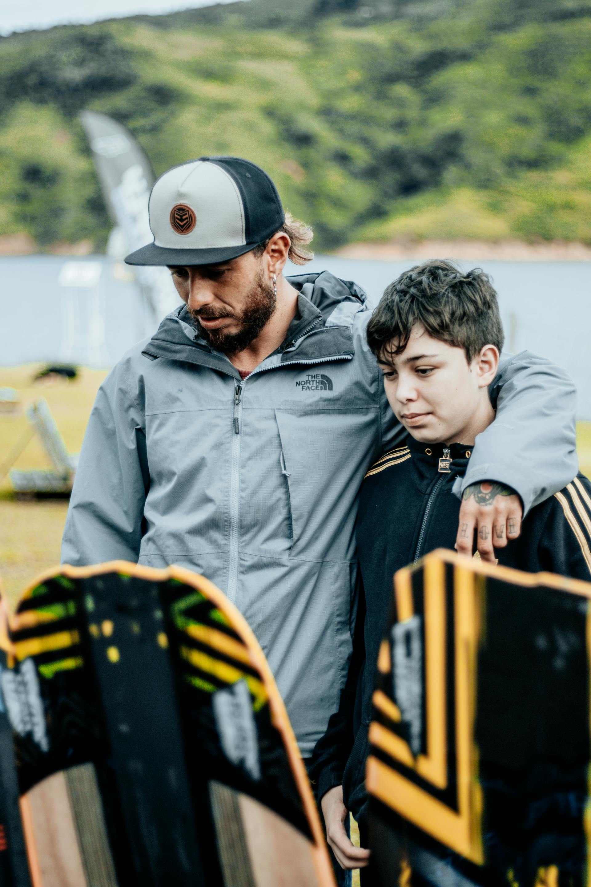A father with his son | Source: Pexels