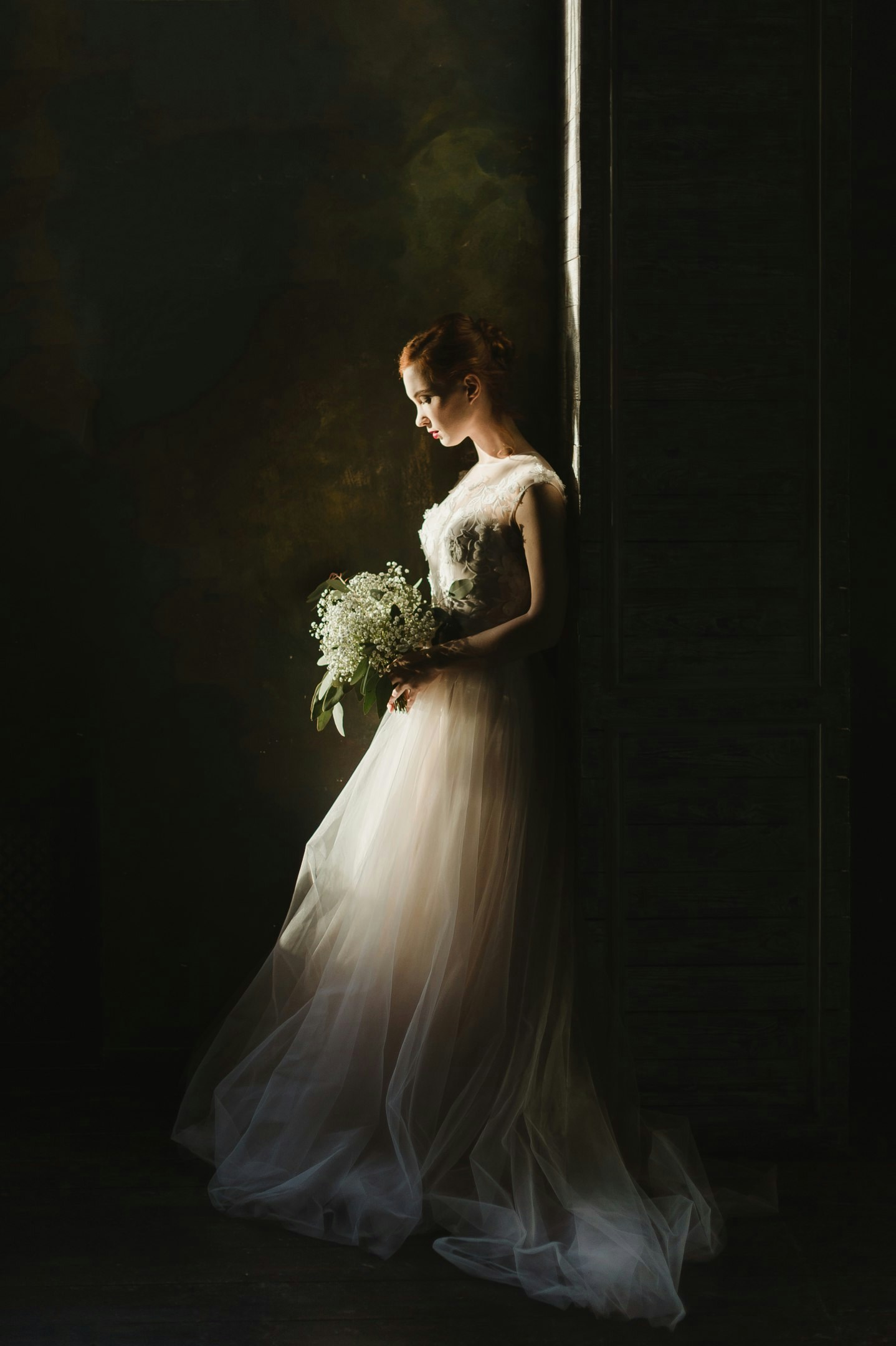 Bride surrounded by darkness | Source: Unsplash