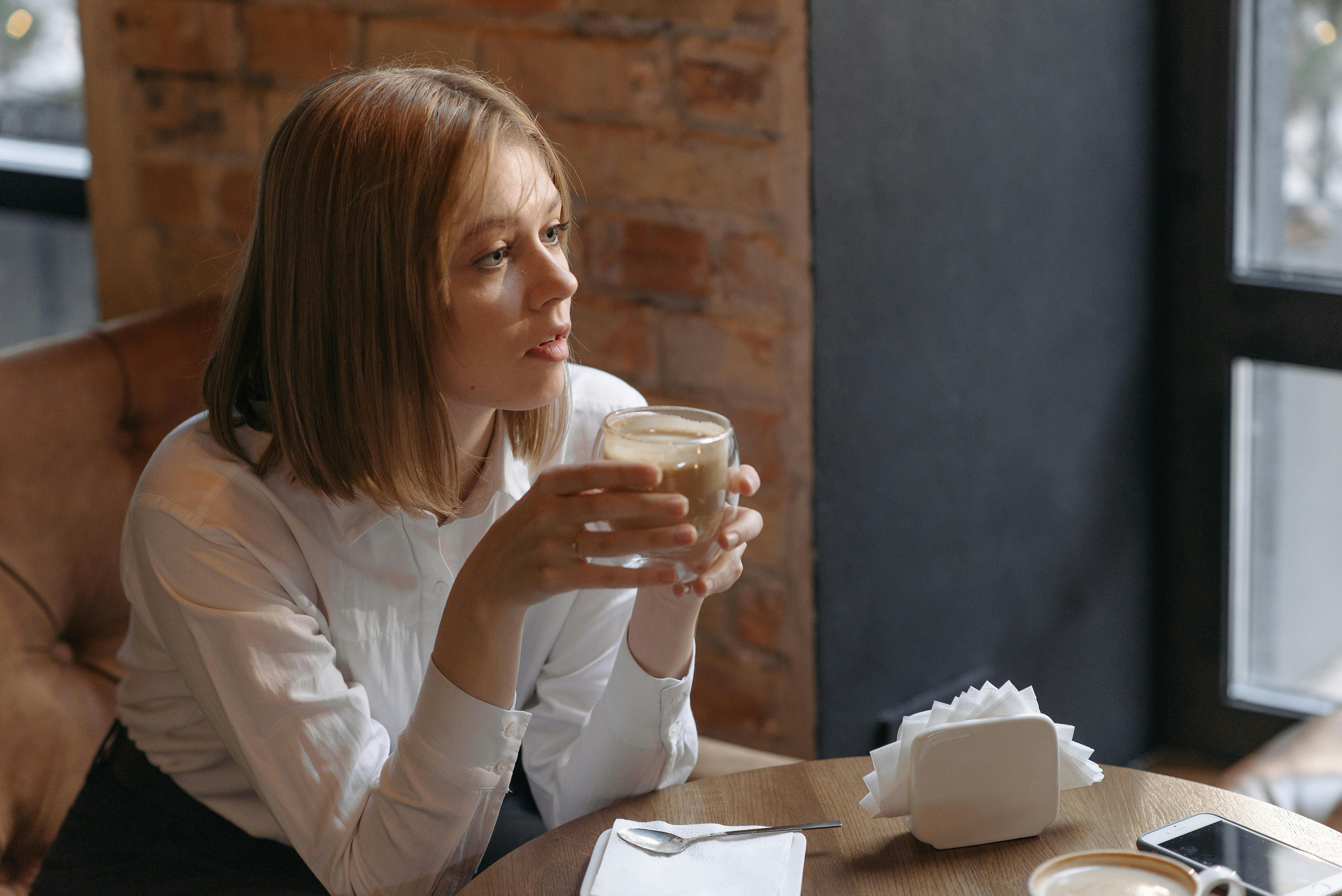 Woman having coffee | Source: Pexels
