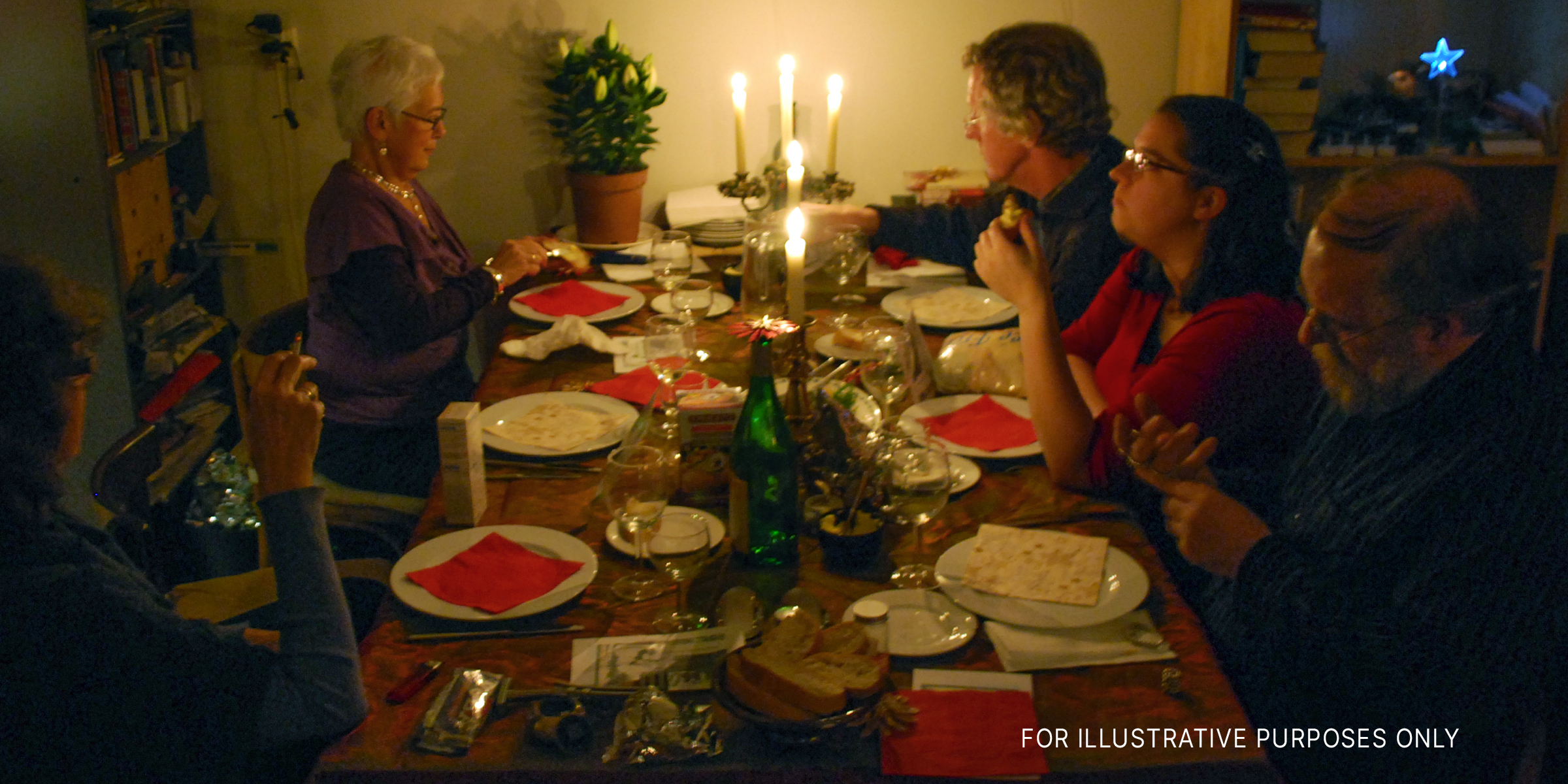 A Christmas family dinner | Source: flickr.com/selmerv/CC BY 2.0