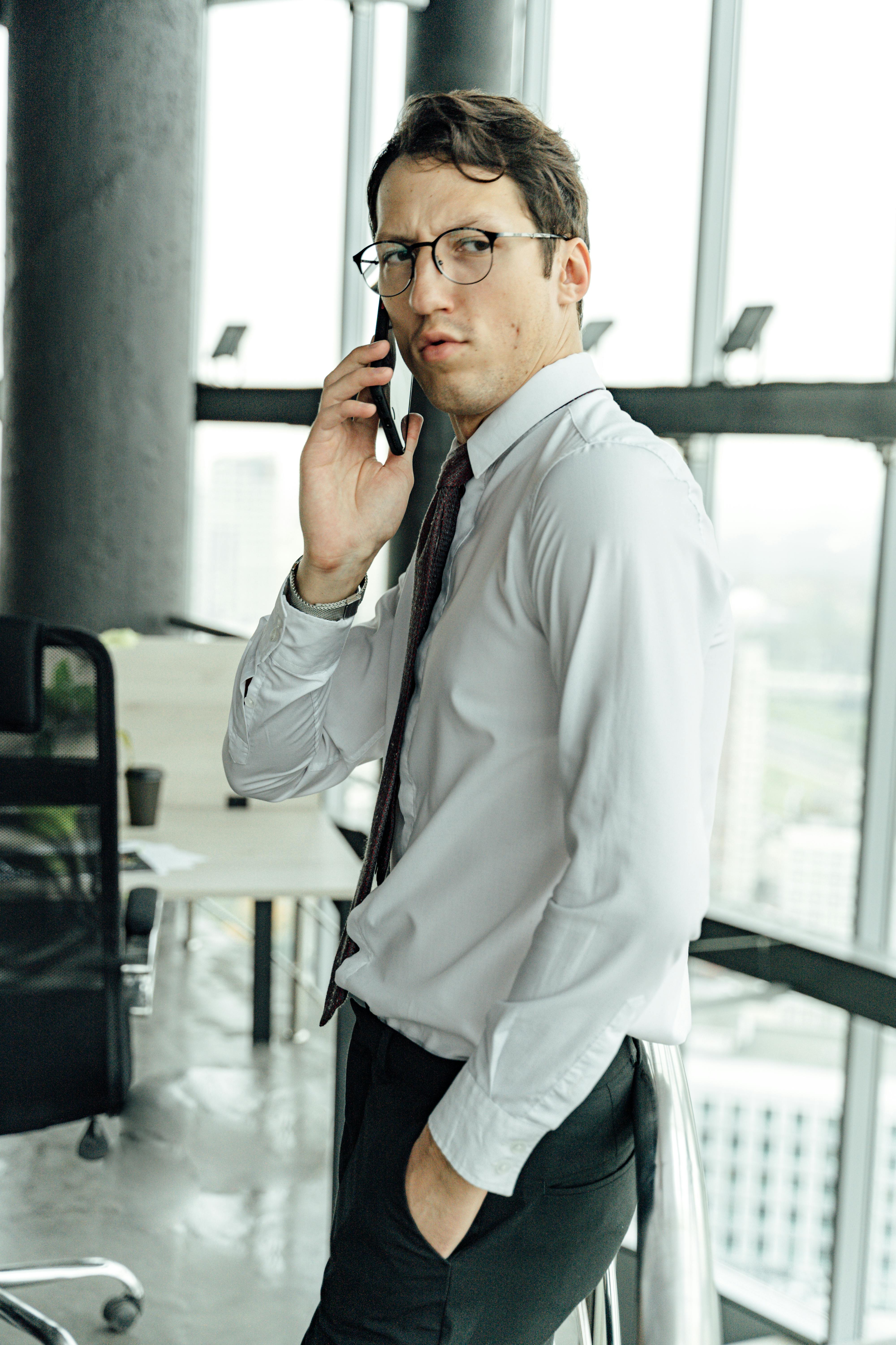 A serious man on a call | Source: Pexels