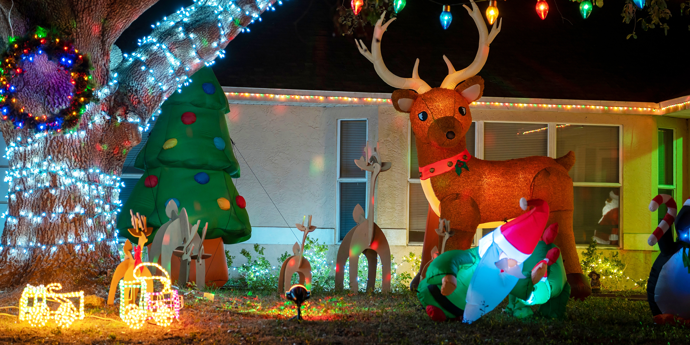 Holiday lawn decorations | Source: Shutterstock