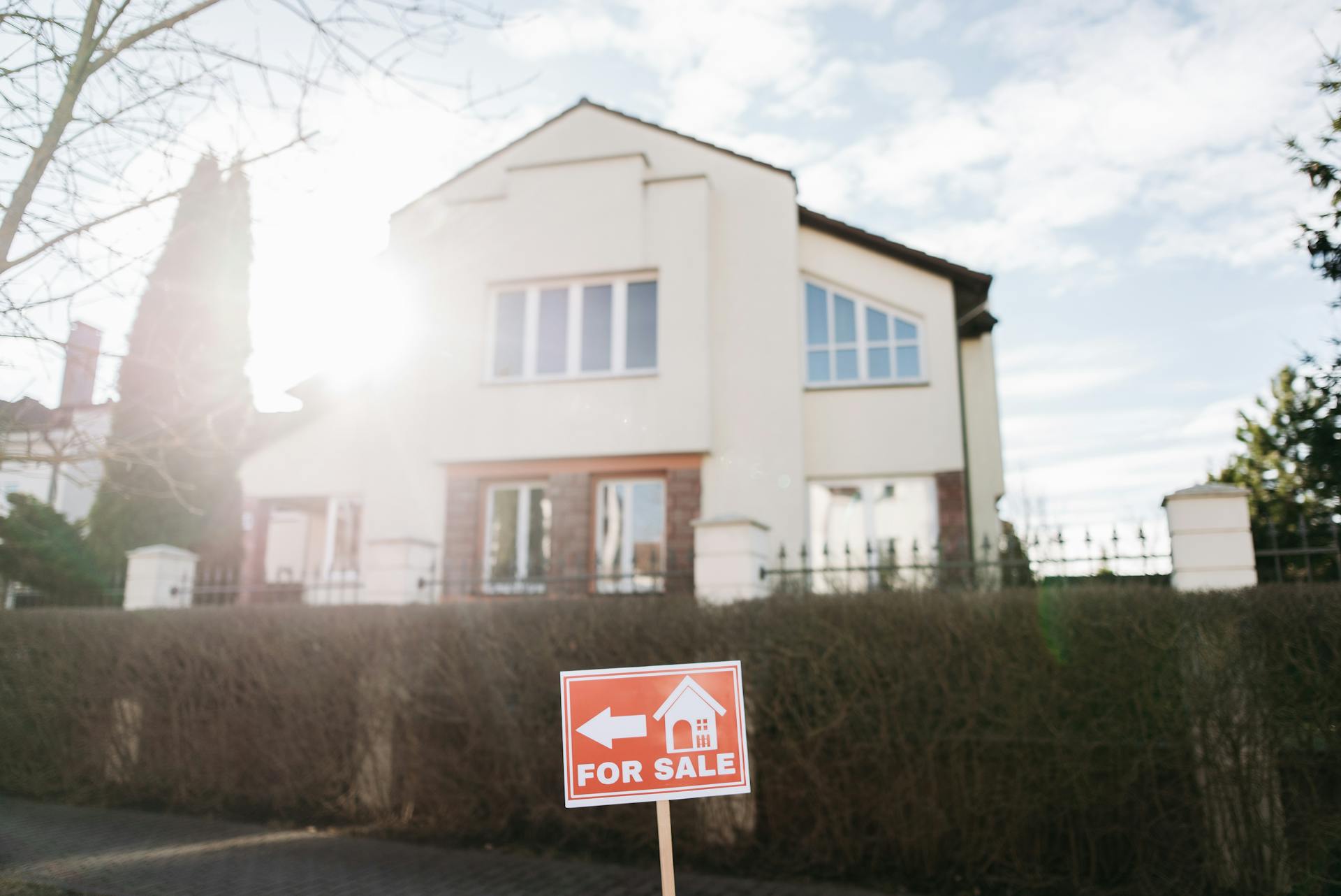 A house with a "For Sale" sign | Source: Pexels