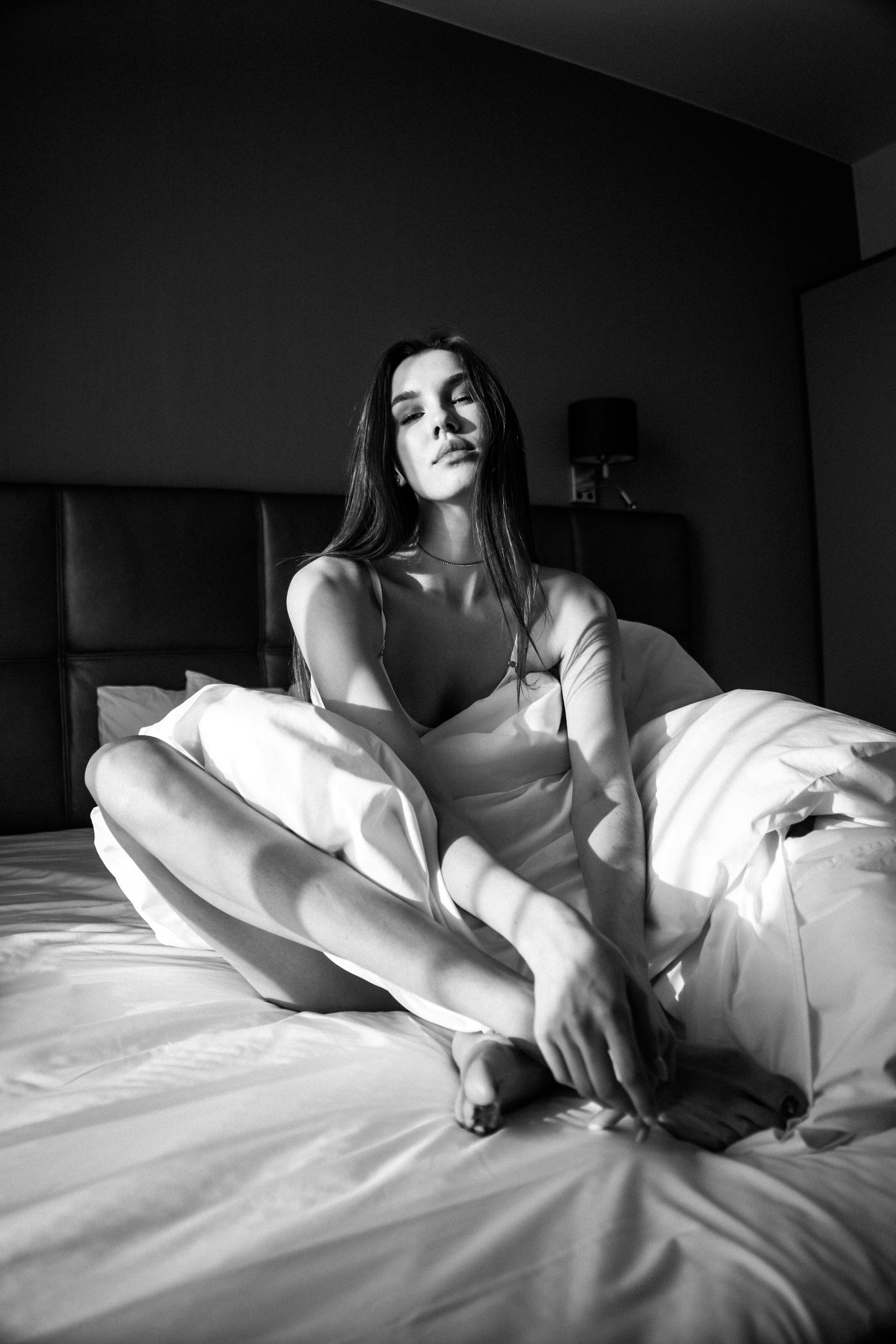 Woman sitting on bed | Source: Pexels