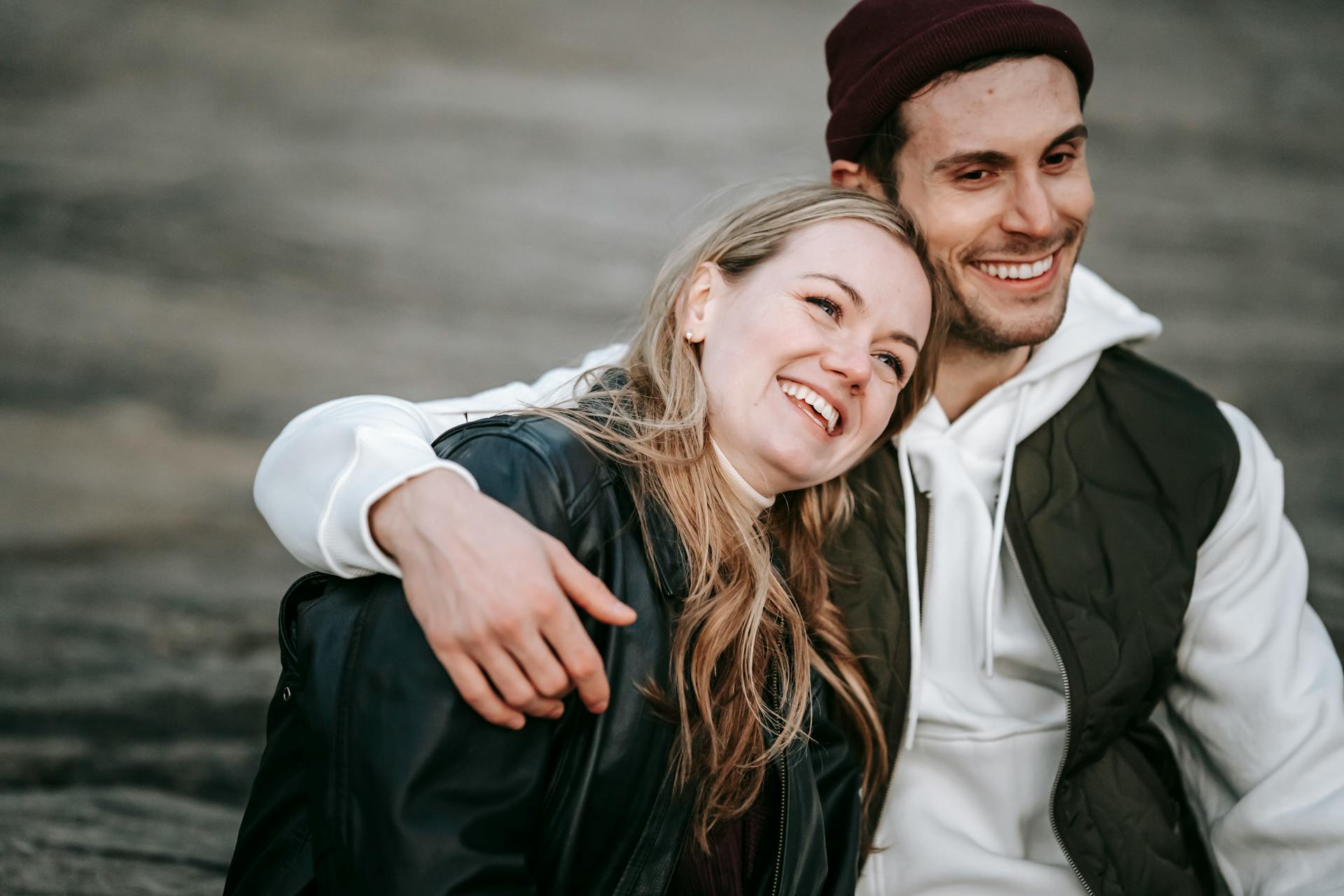 Couple laughing together | Source: Pexels