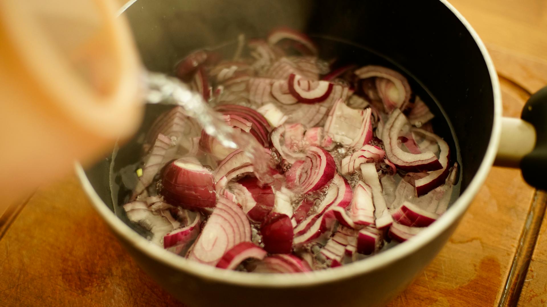 Sliced onions in a pot | Source: Pexels
