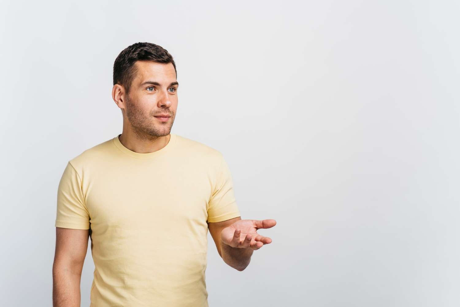 A man engaged in a casual conversation | Source: Freepik