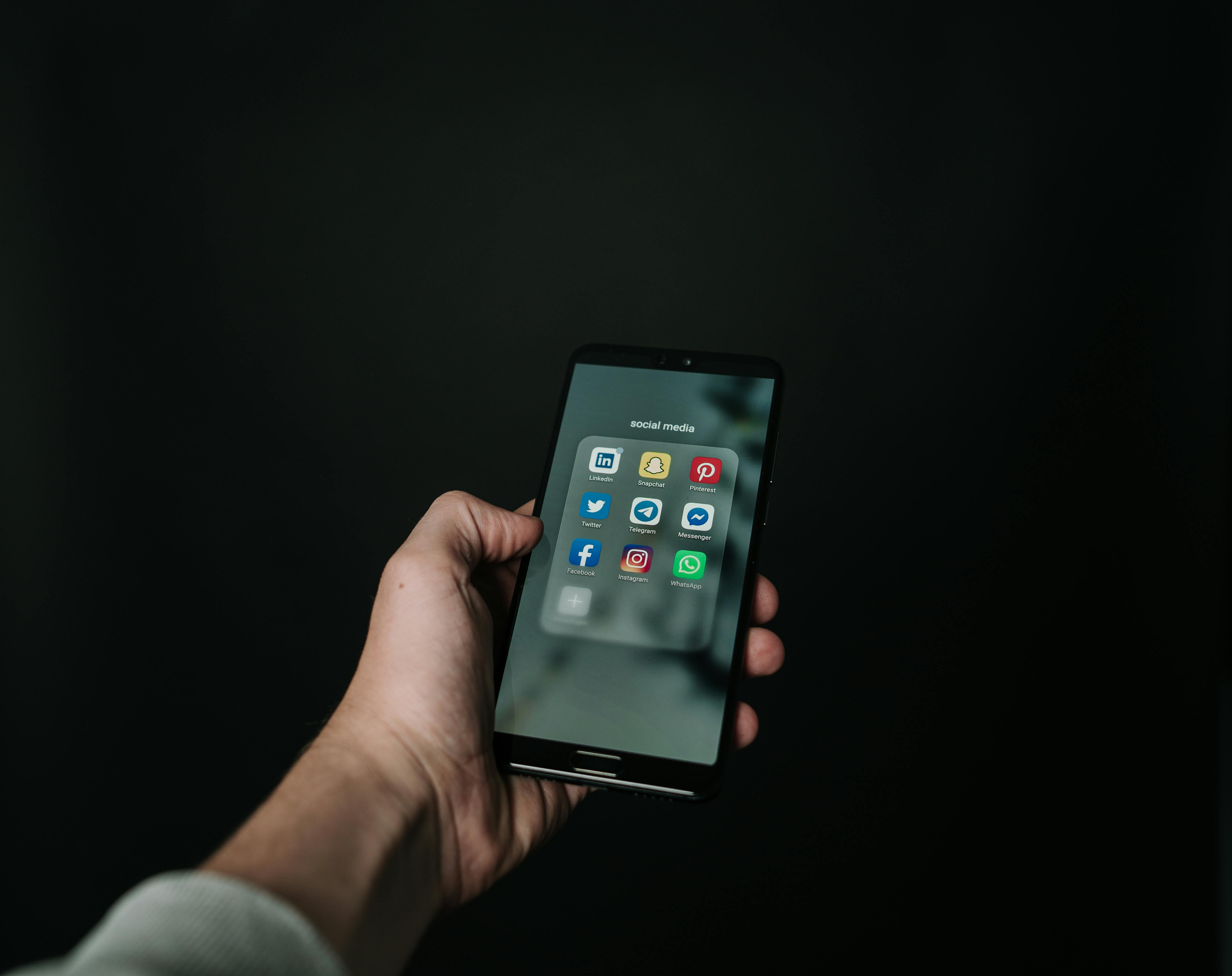 Social media apps on a phone | Source: Pexels