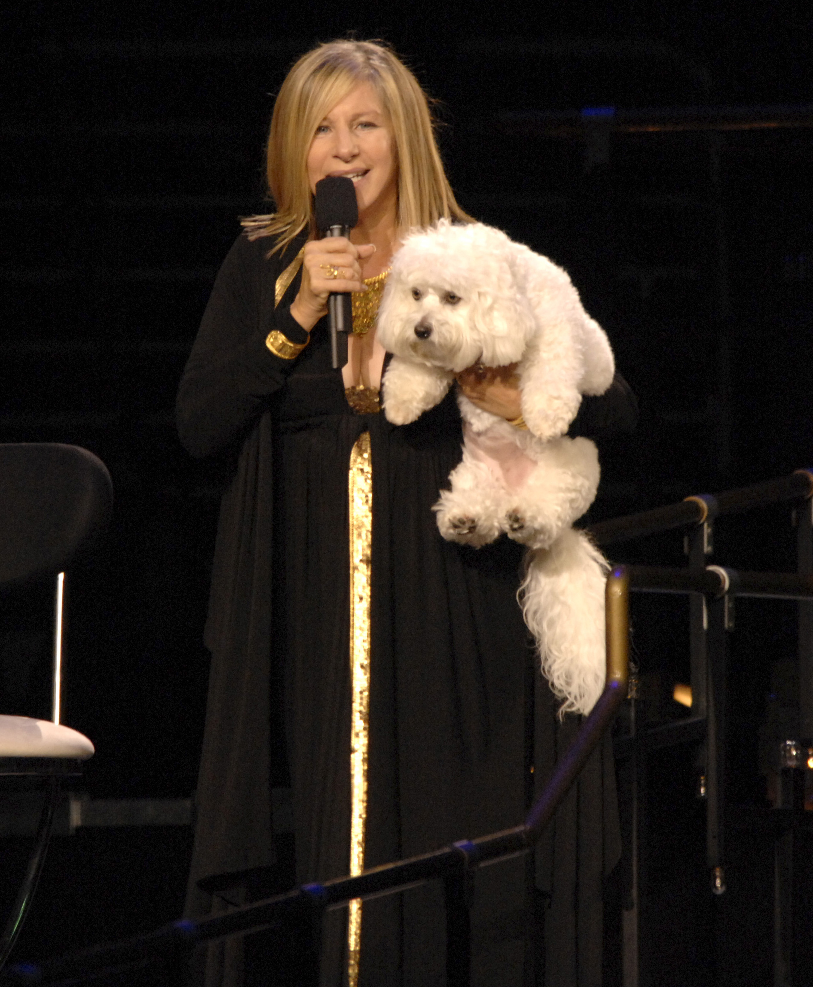 Barbra Streisand and her dog, Sammie, photographed during the Barbra Streisand Tour Opener on October 4, 2006. | Source: Getty Images