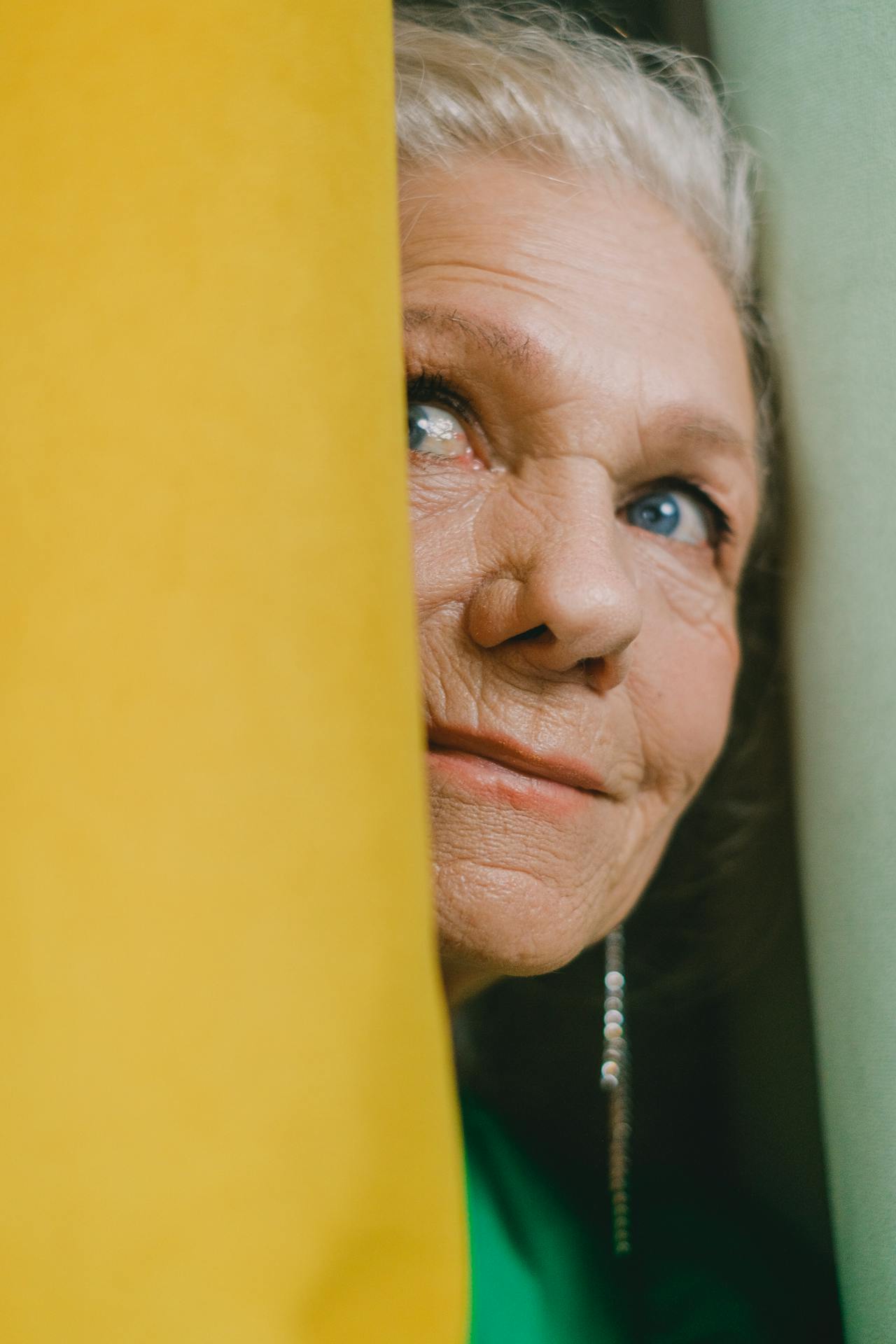 An older lady smiling while staring | Source: Pexels