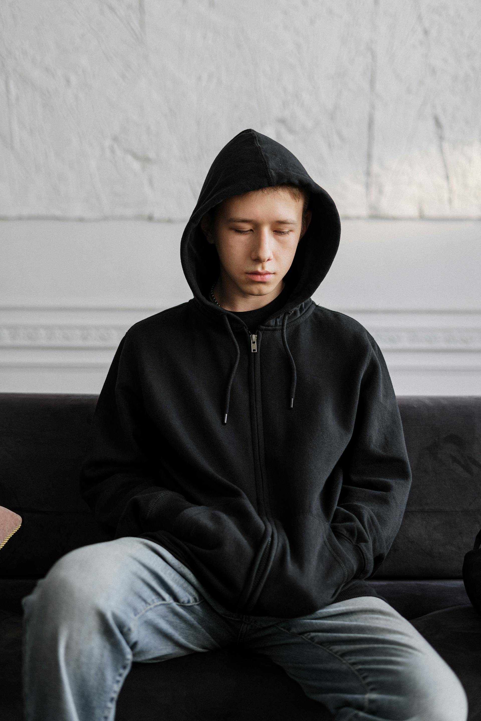 An upset teenage boy | Source: Pexels