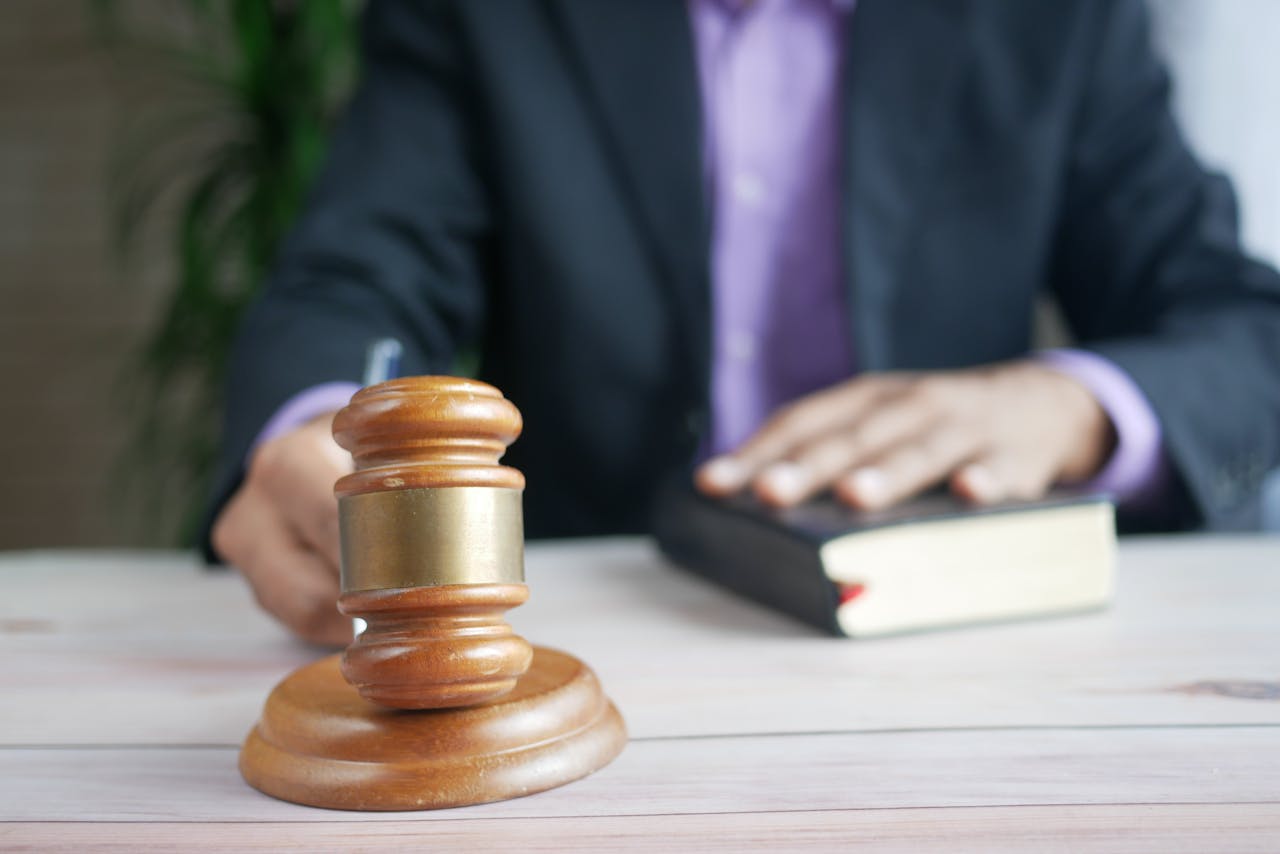 A judge holding a brown gavel | Source: Pexels