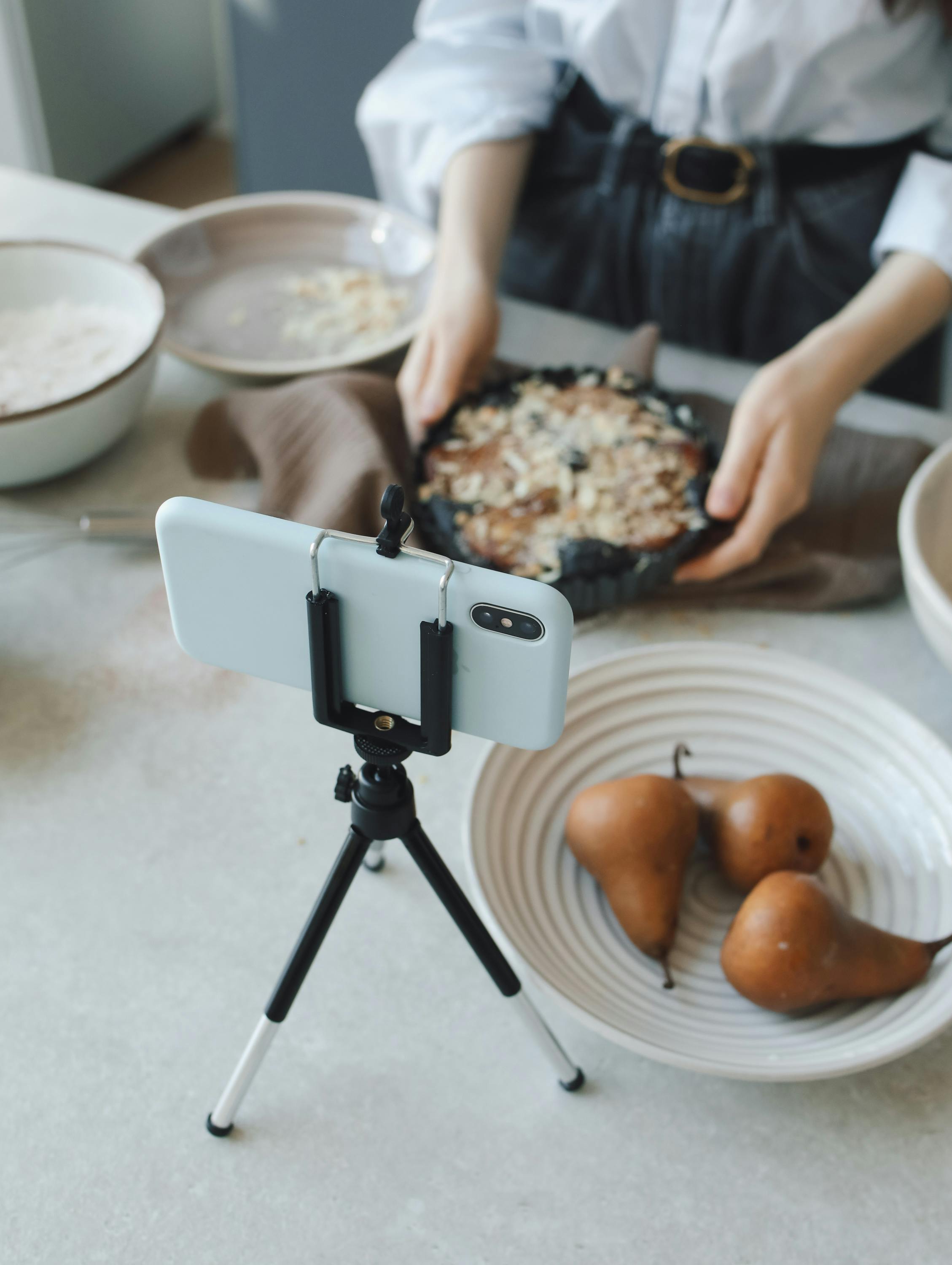 A tripod with a phone | Source: Pexels