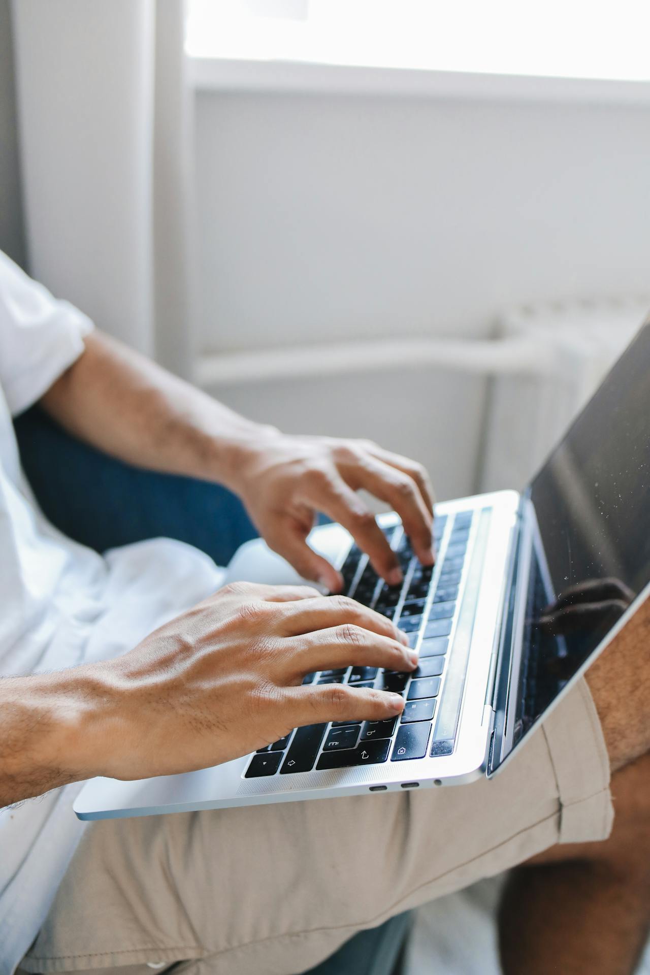 A man using his laptop | Source: Pexels