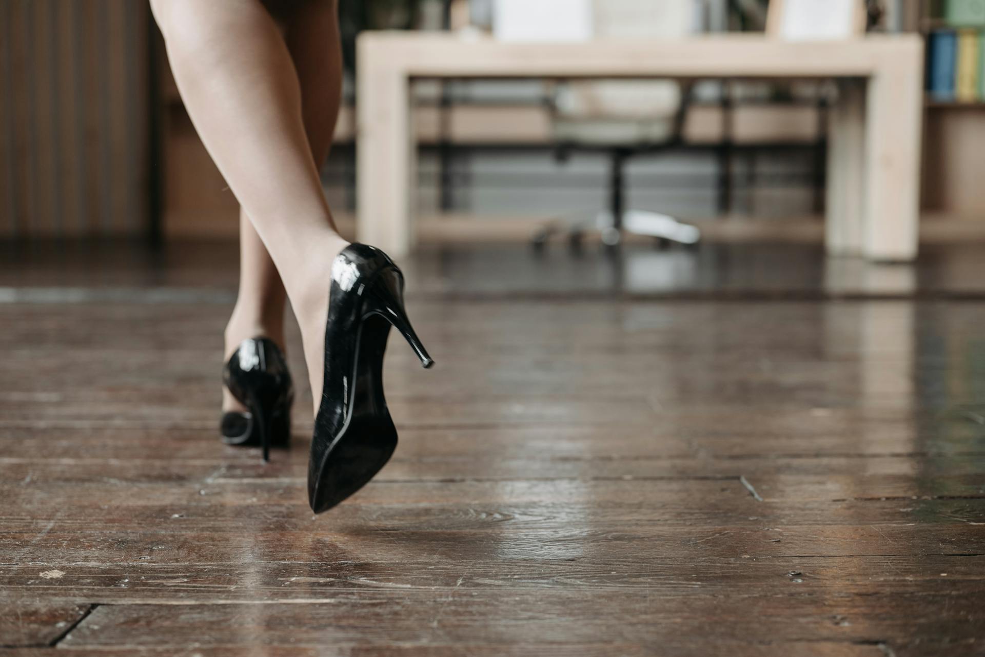 A close-up shot of a woman's heels | Source: Pexels