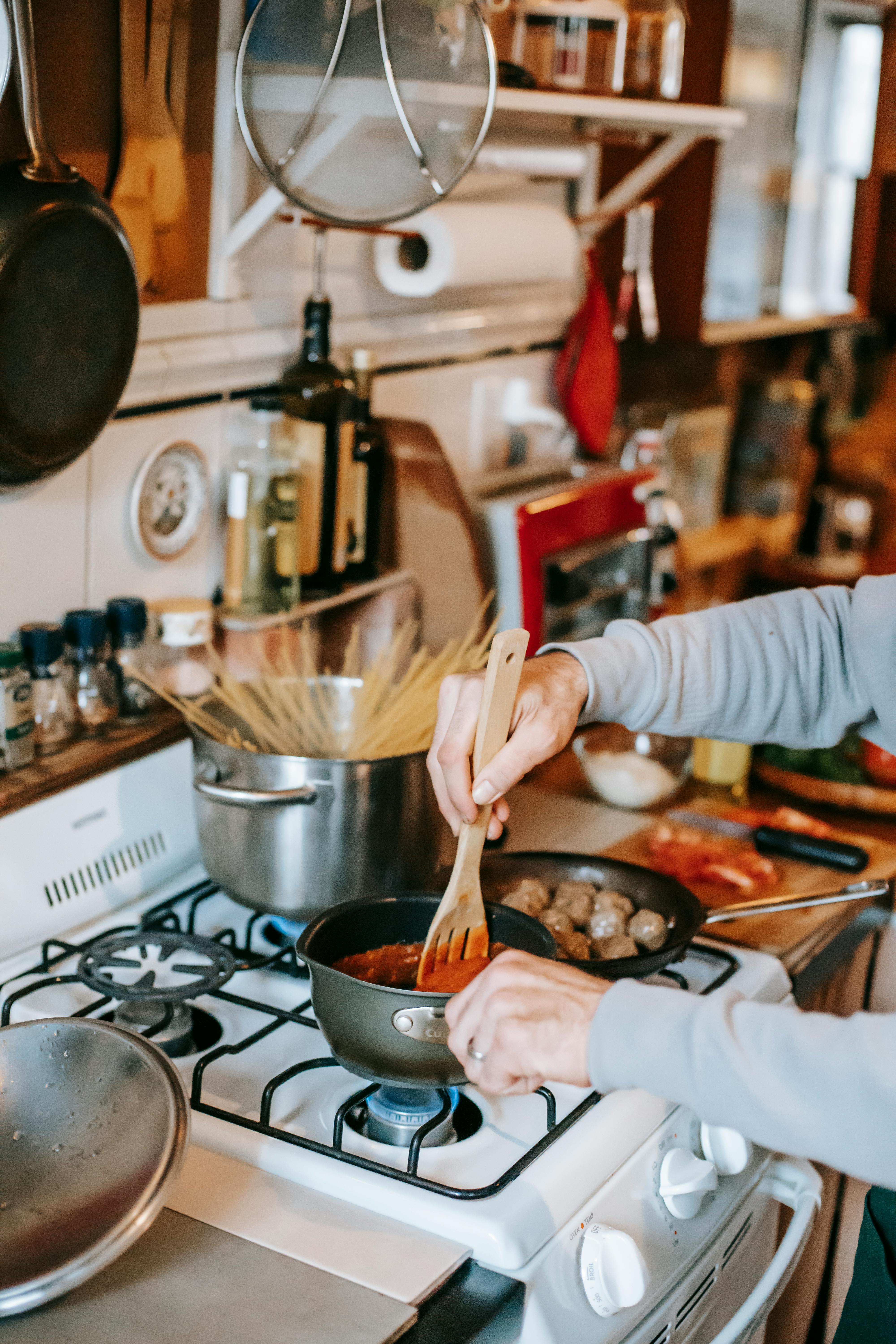 A person cooking | Source: Pexels