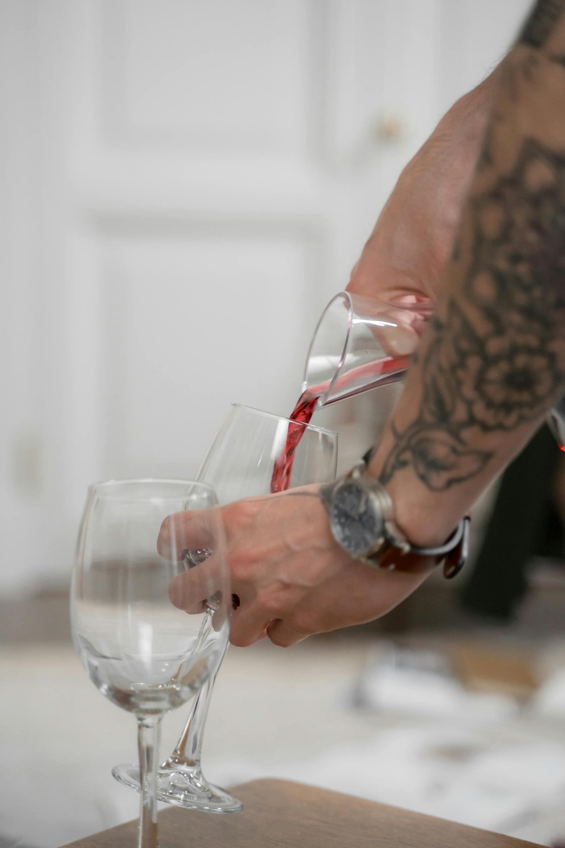 A man pouring wine in a glass | Source: Pexels