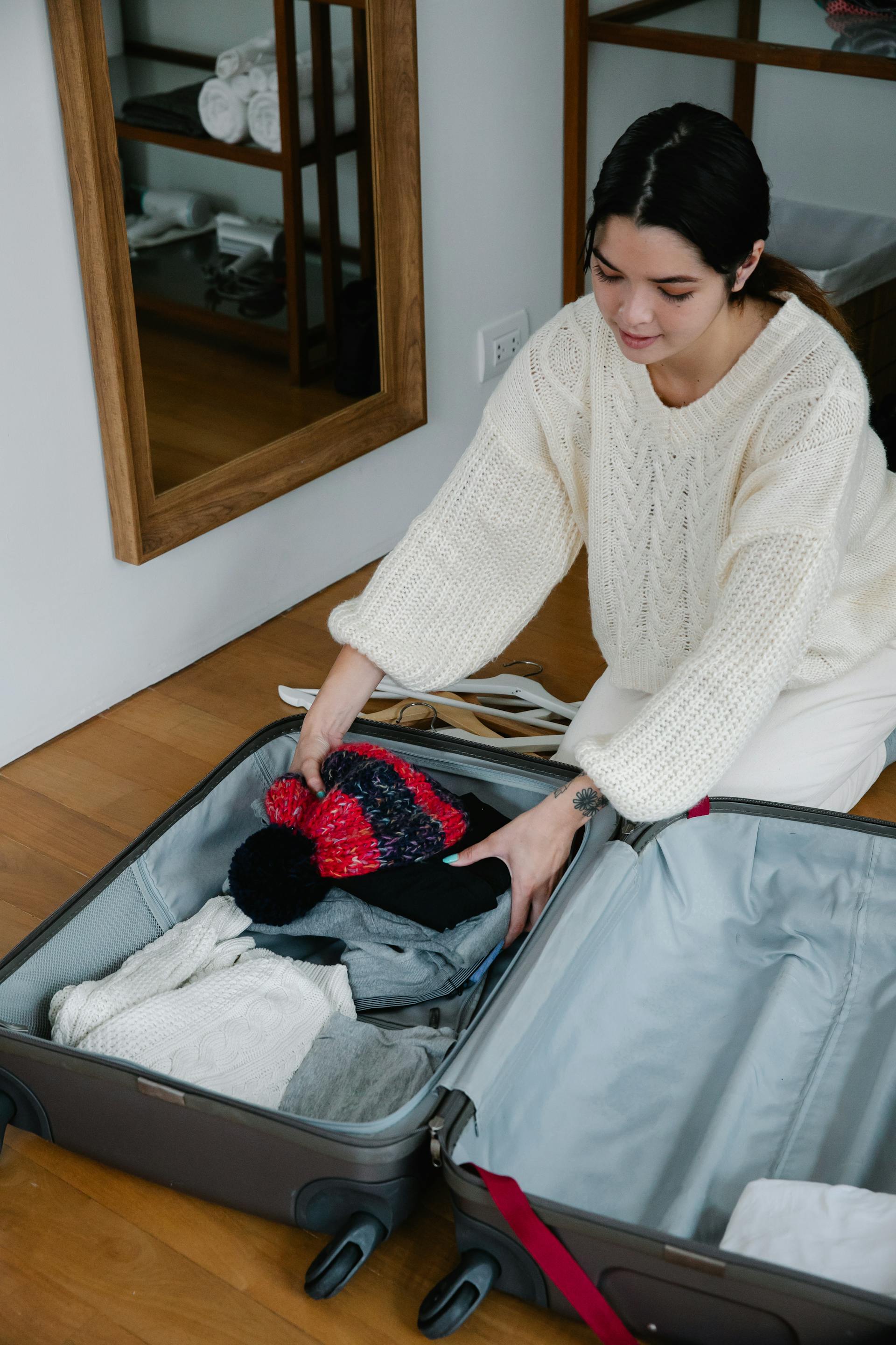 A woman packing a suitcase | Source: Pexels