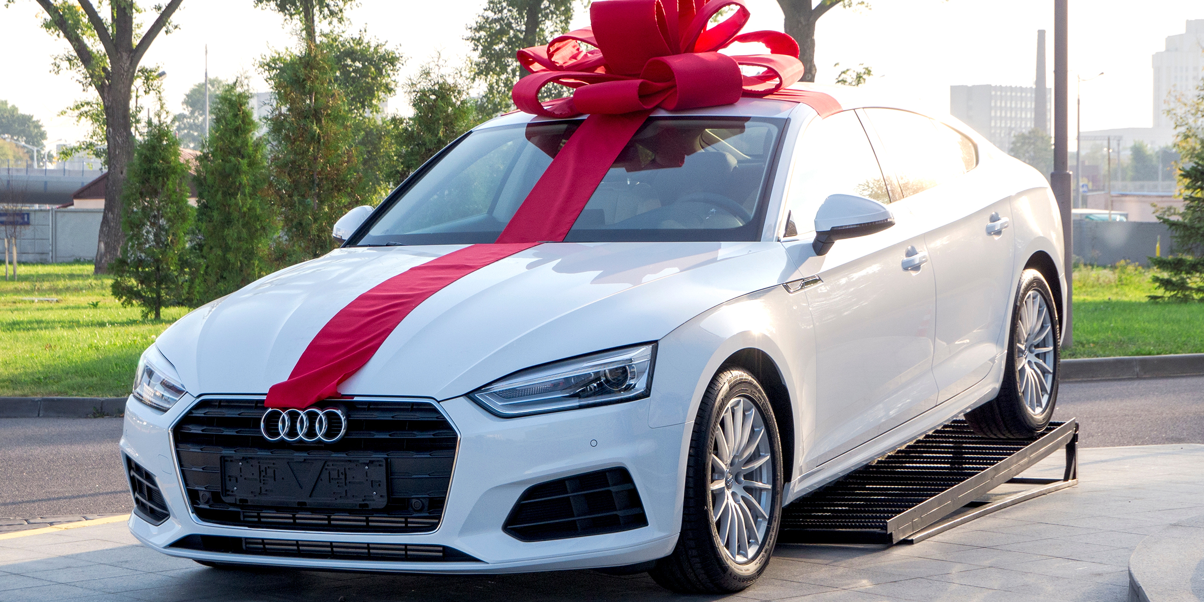 A new car decorated with a red ribbon | Source: Shutterstock