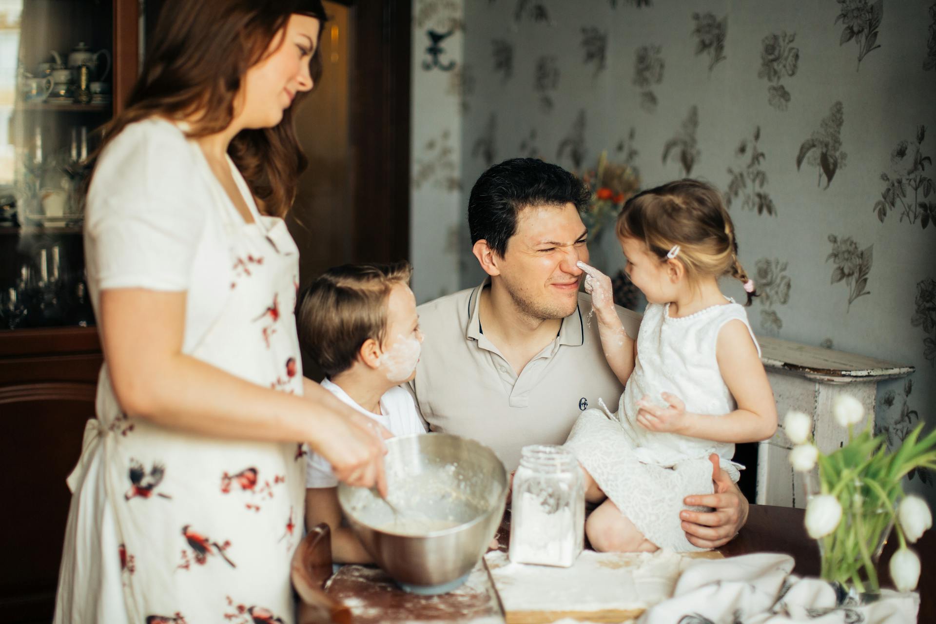 A couple with their children | Source: Pexels