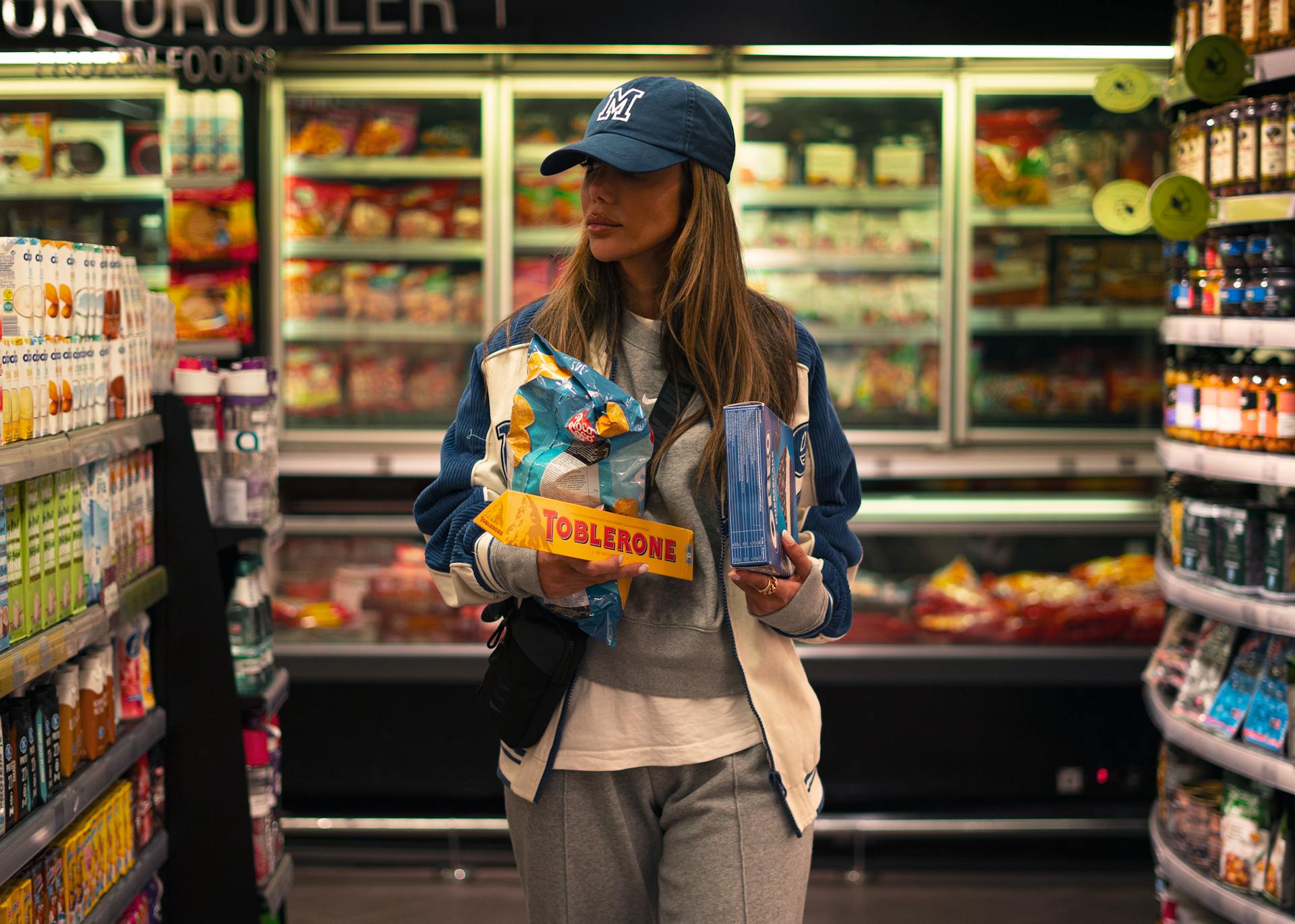 A woman shopping in the supermarket | Source: Pexels