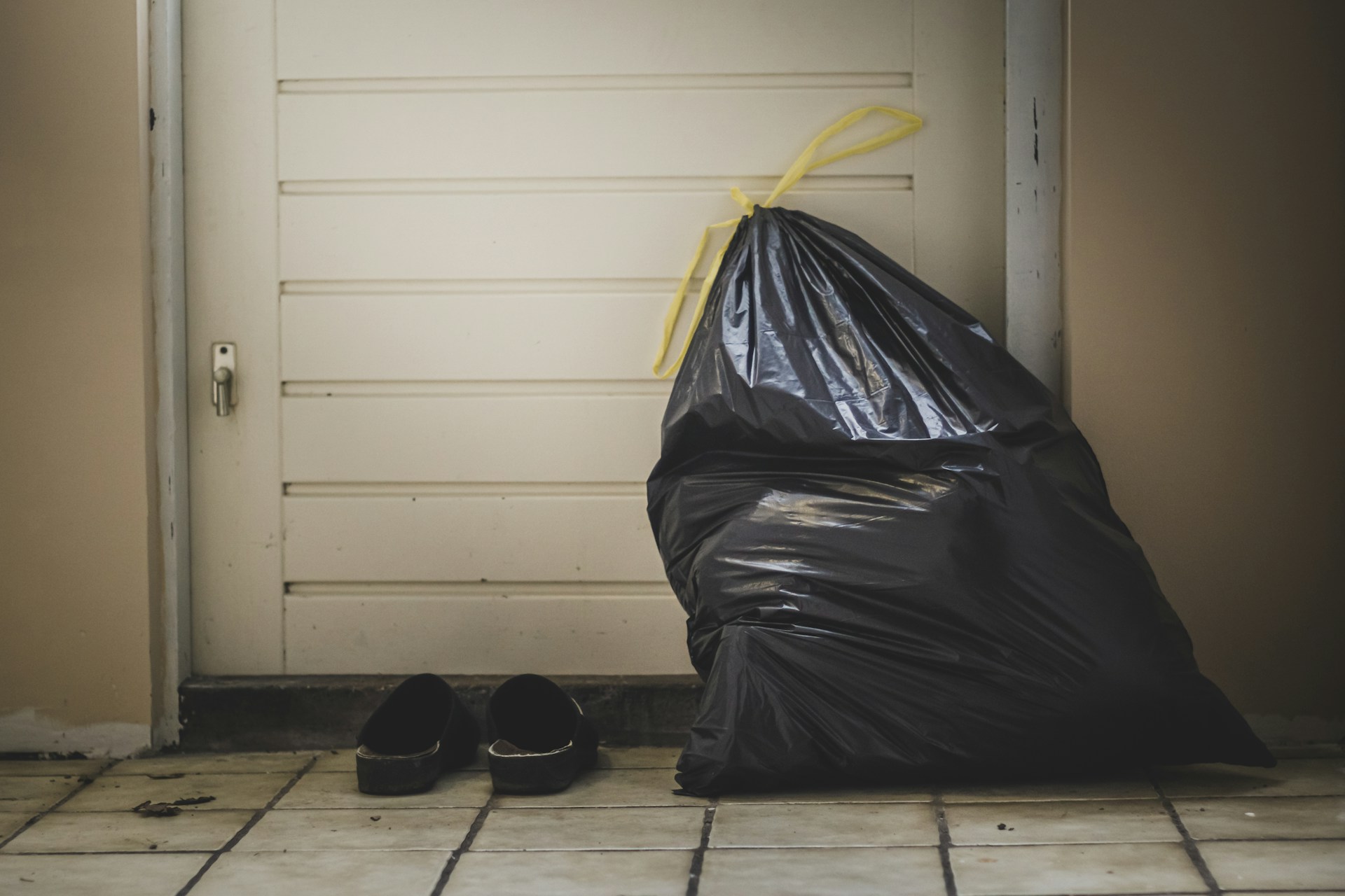 A garbage bag near the door | Source: Unsplash