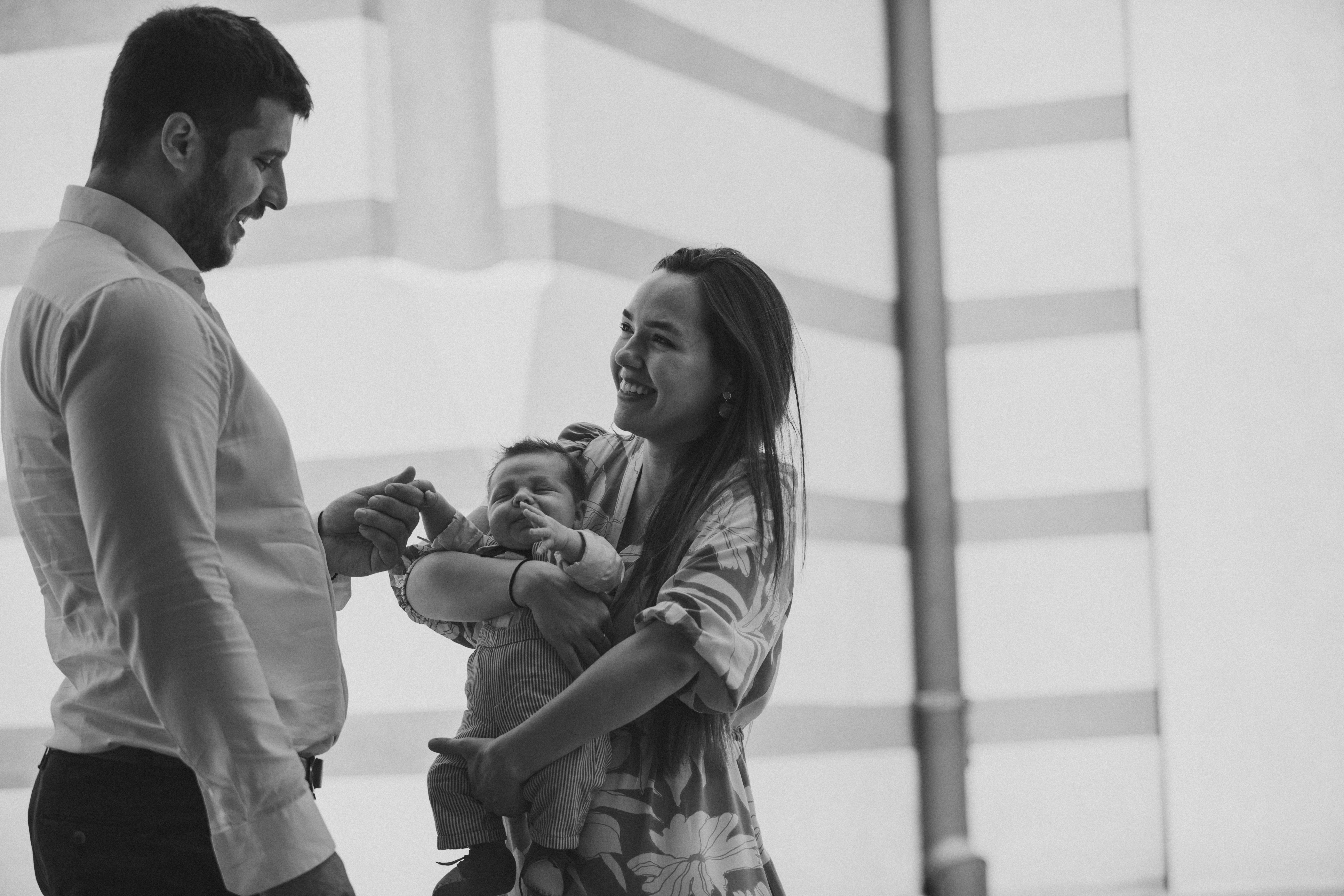 Couple at an airport with their child | Source: Unsplash