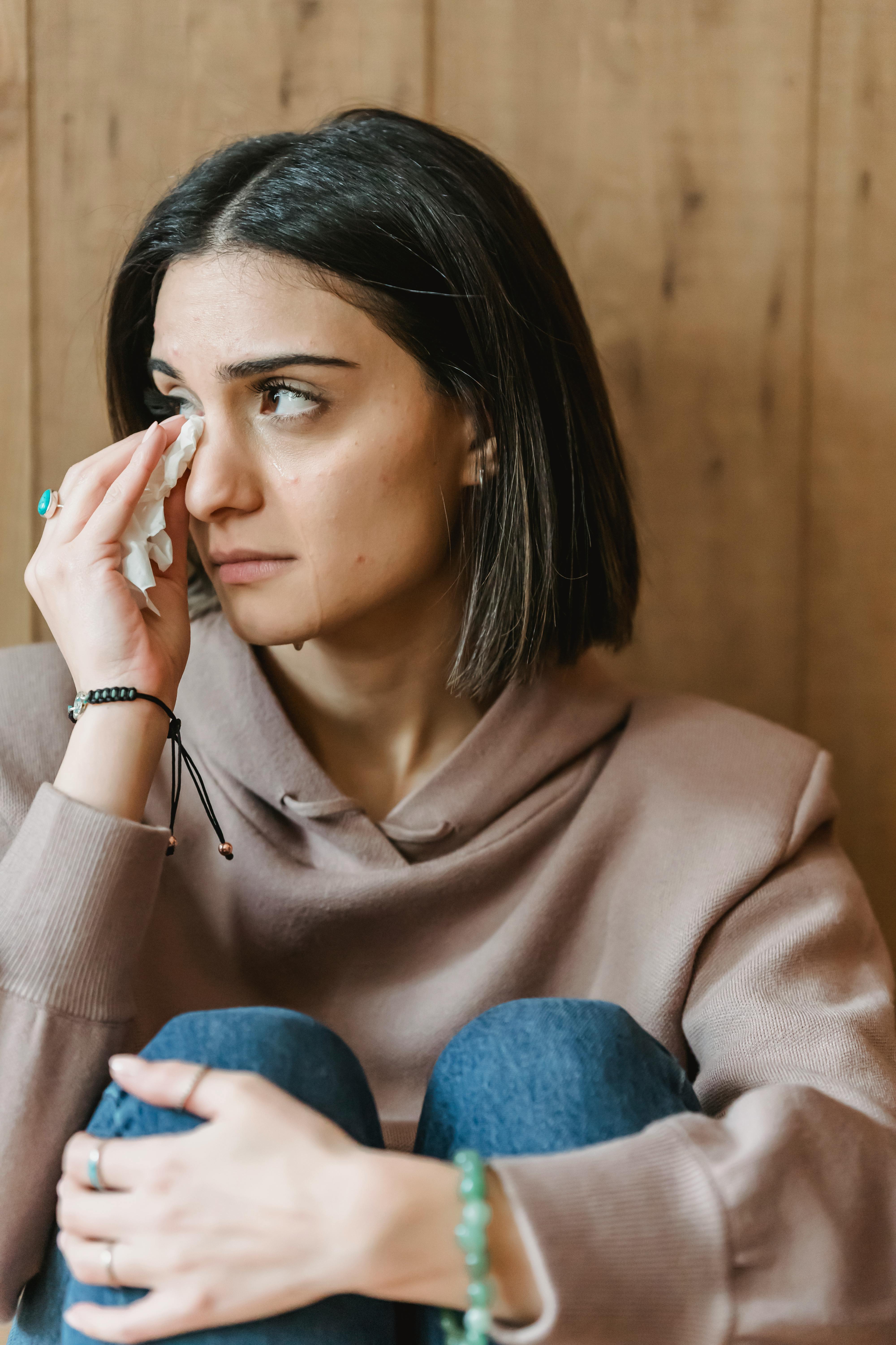 A woman crying | Source: Pexels