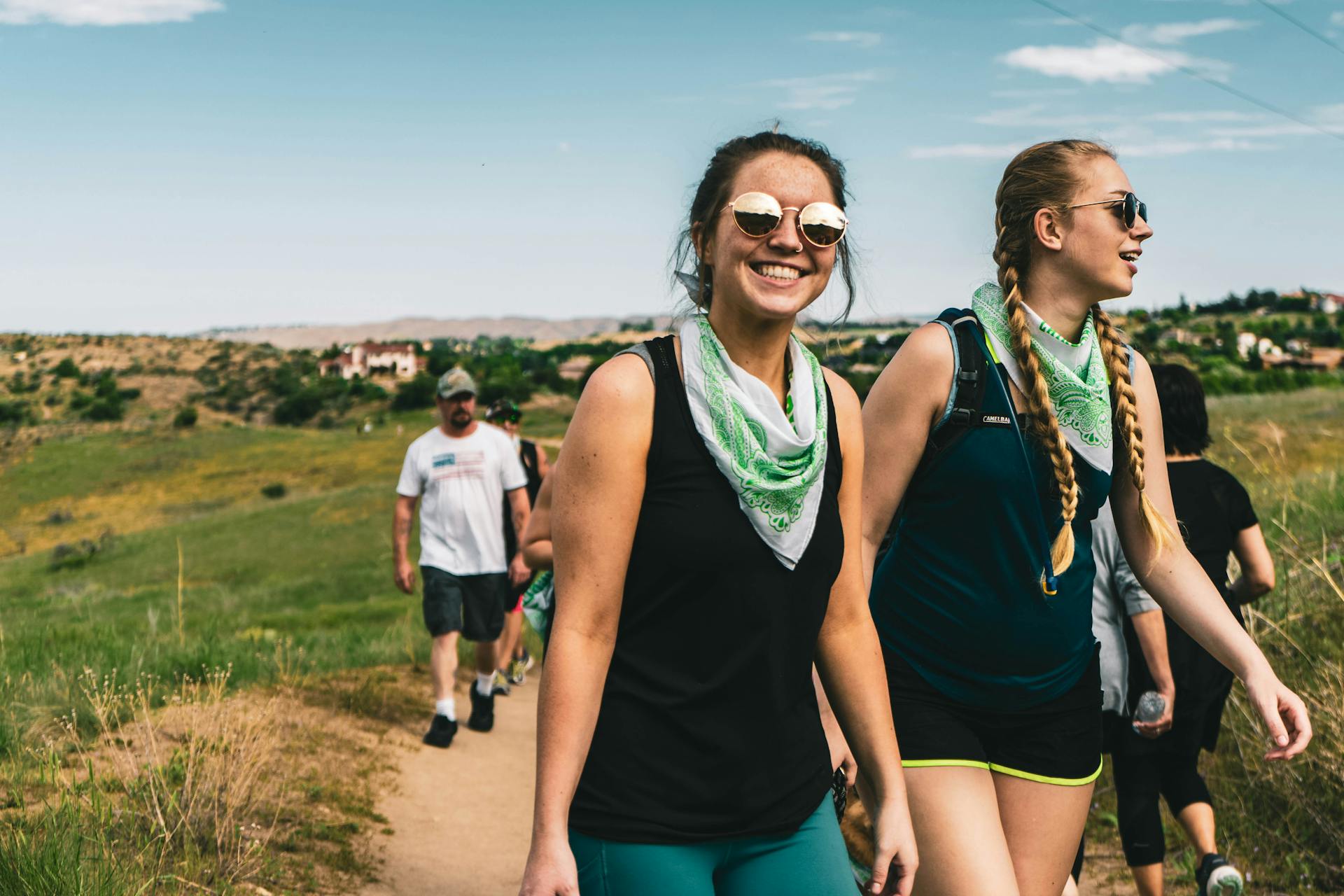 Friends hiking together | Source: Pexels
