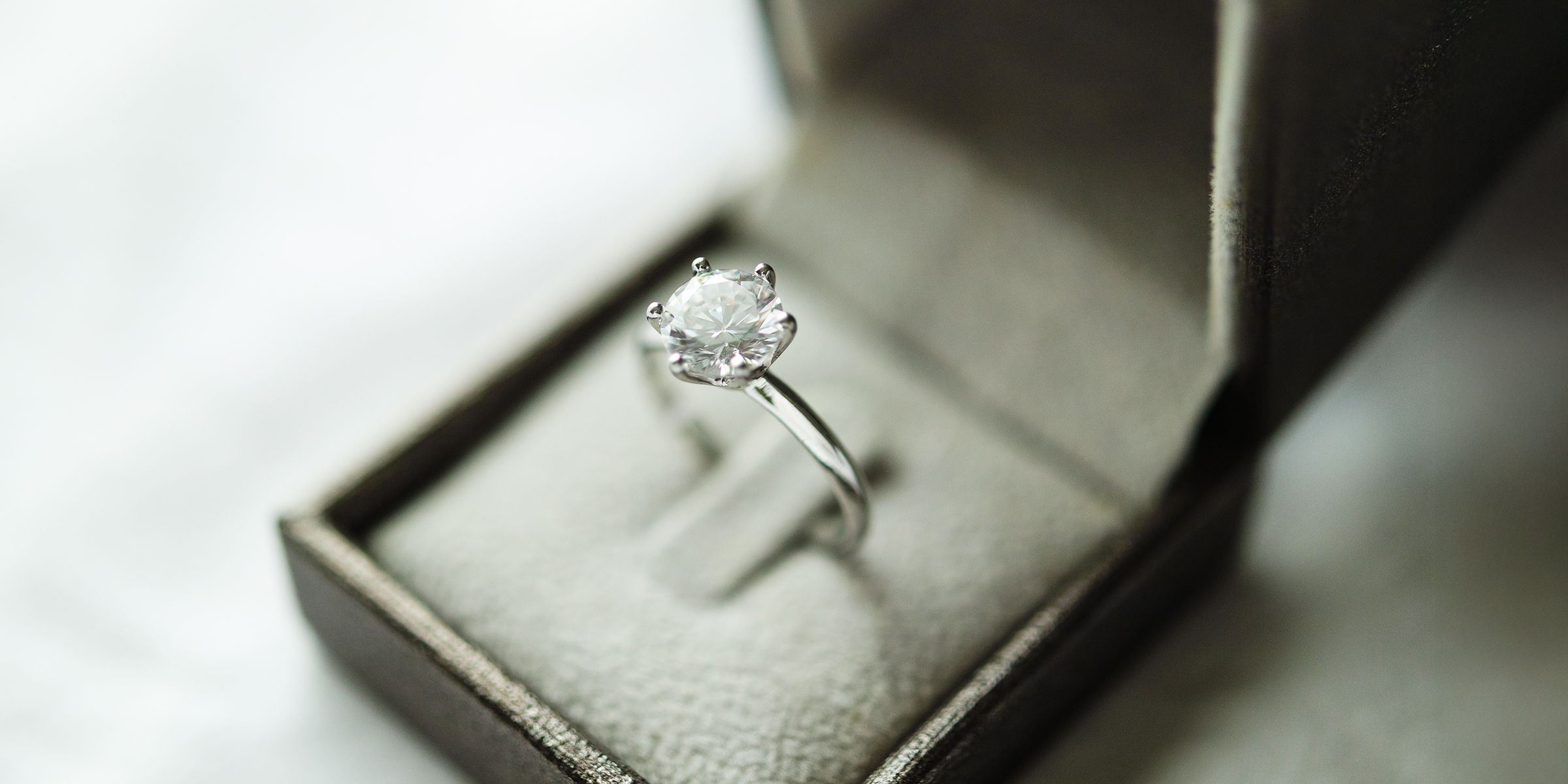 An engagement ring in a box | Source: Shutterstock